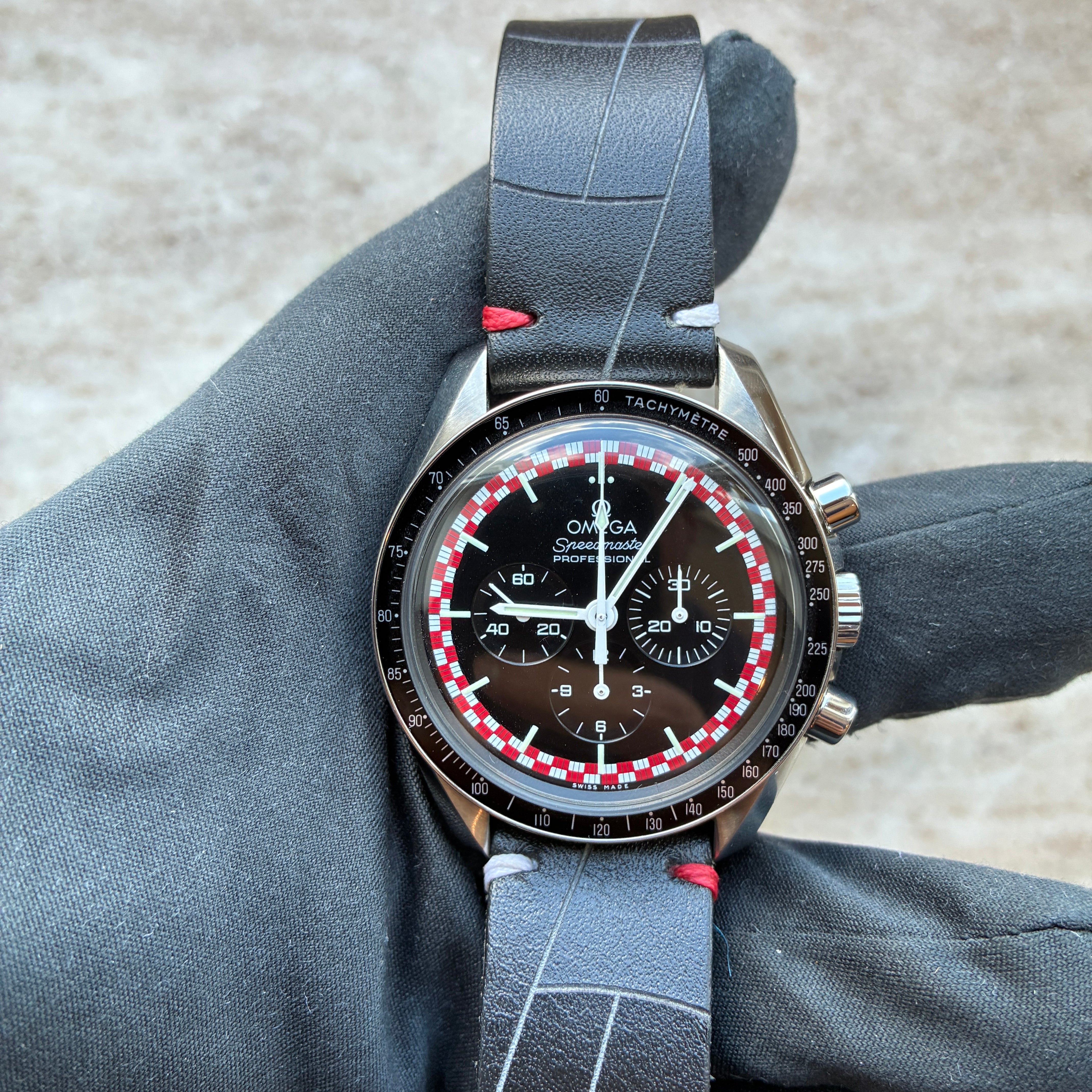 Speedmaster Professional Moonwatch "Tin Tin" / collectors watch / on stock very good condt. / 2 straps / 19cm wrist size / 2015