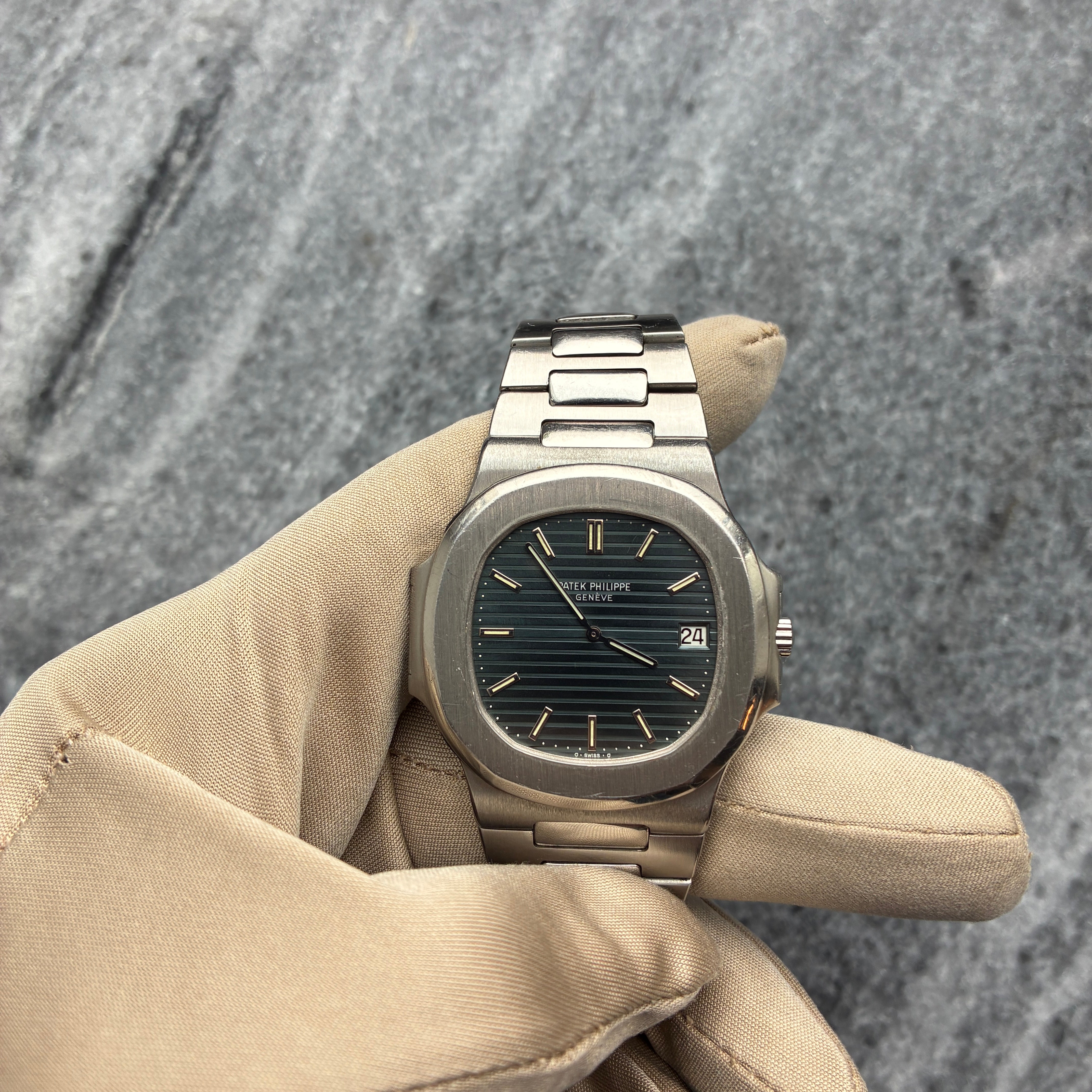 Nautilus Jumbo / Vintage / Stainless Steel / Unpolished / Cork Box / Caliber 28-255C / Box & Papers / 1984 (Kopie)