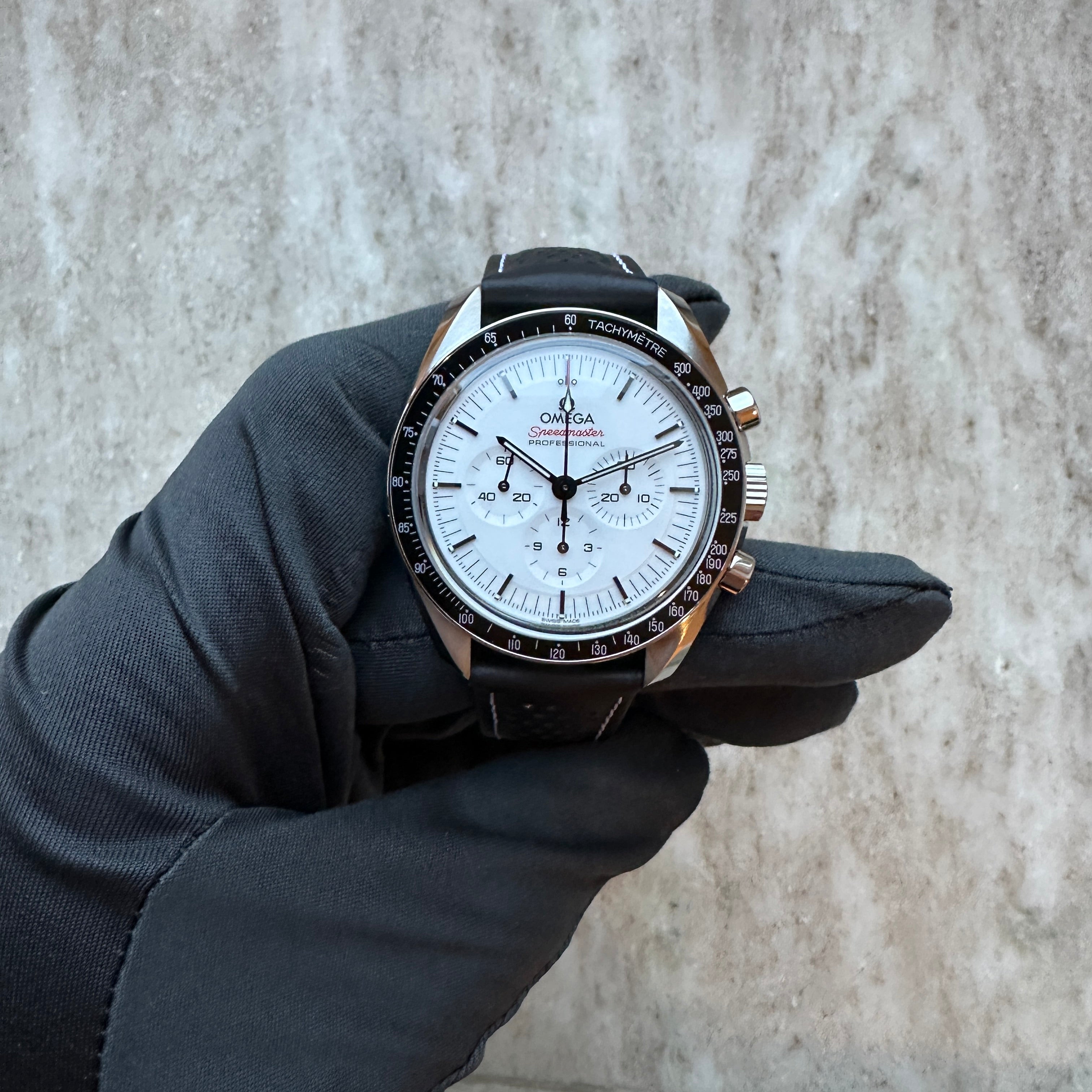 Speedmaster Moonwatch Professional White / Leather Strap / like new / 2026
