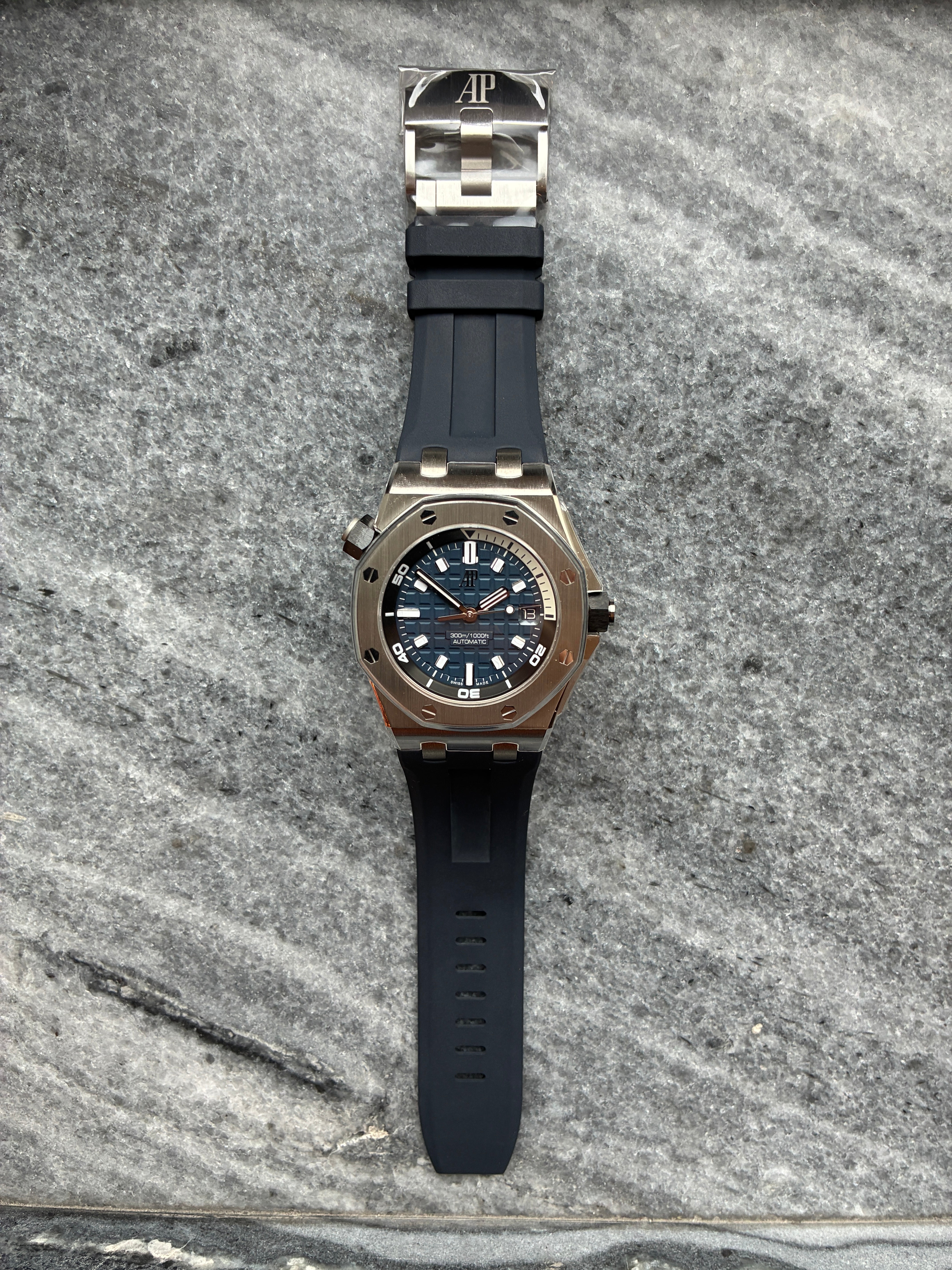 Royal Oak Offshore Diver Brand new / Blue / Stickers / Full-Set 2021