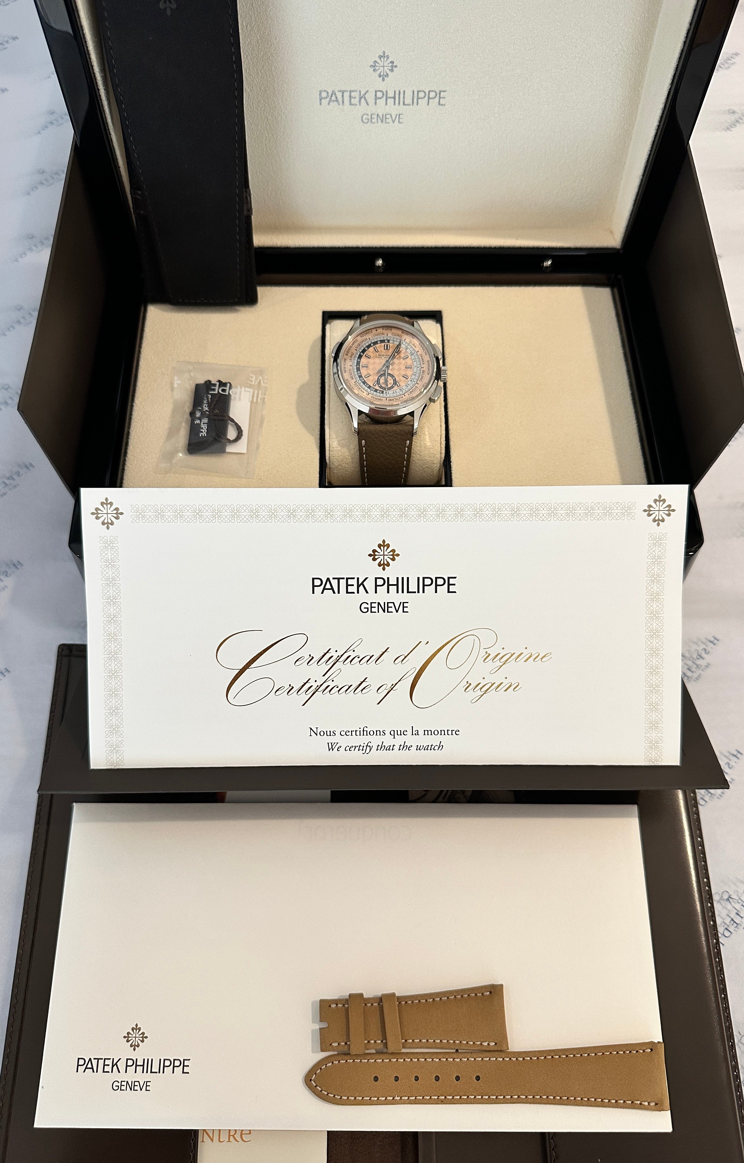 Patek Philippe - Patek Philippe World Time Chrono Flyback Salmon - [product_sku]
