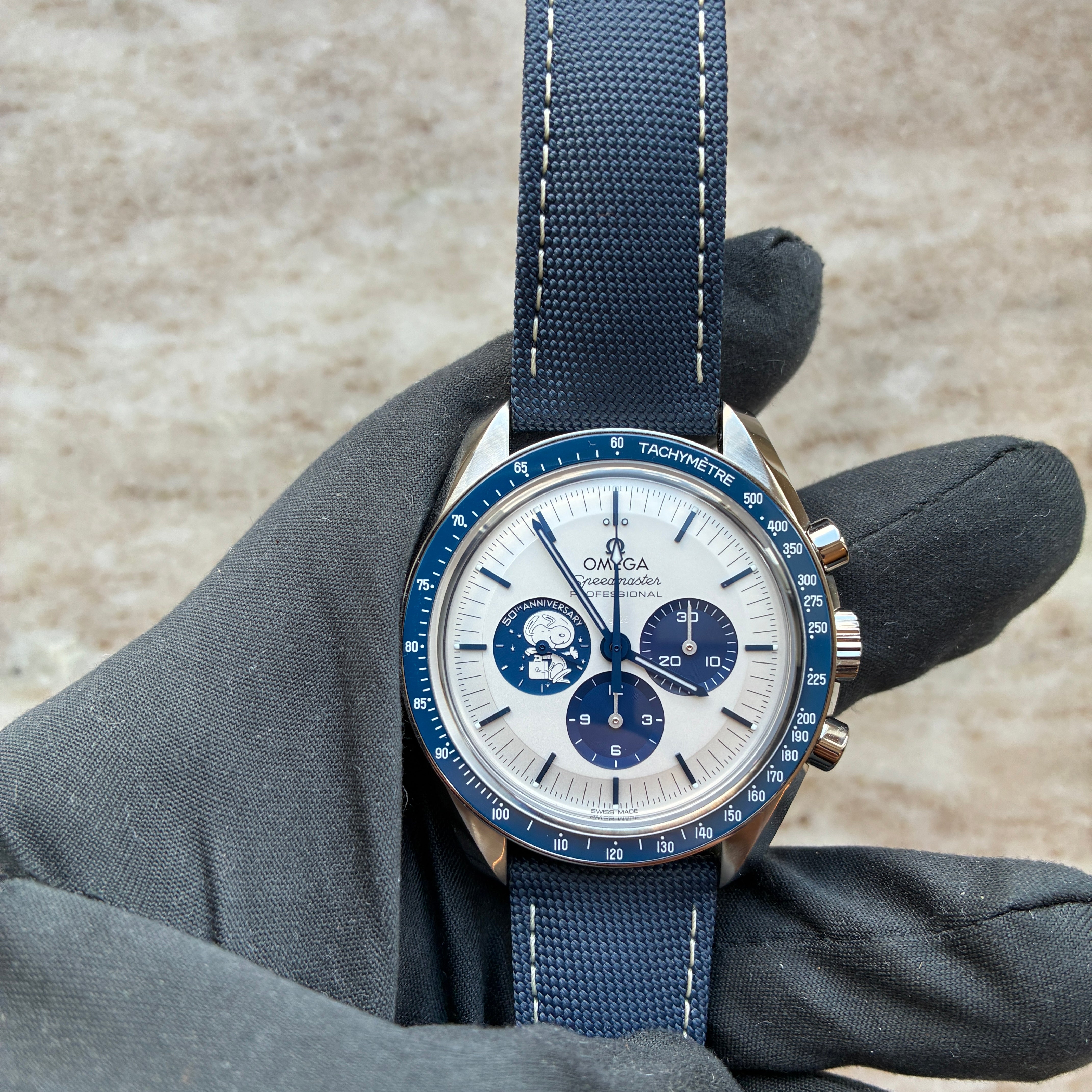 Speedmaster Professional Moonwatch 'Silver Snoopy Award' / very good condt. / 19cm wrist size / very rare Invoice / Full-Set / 2024
