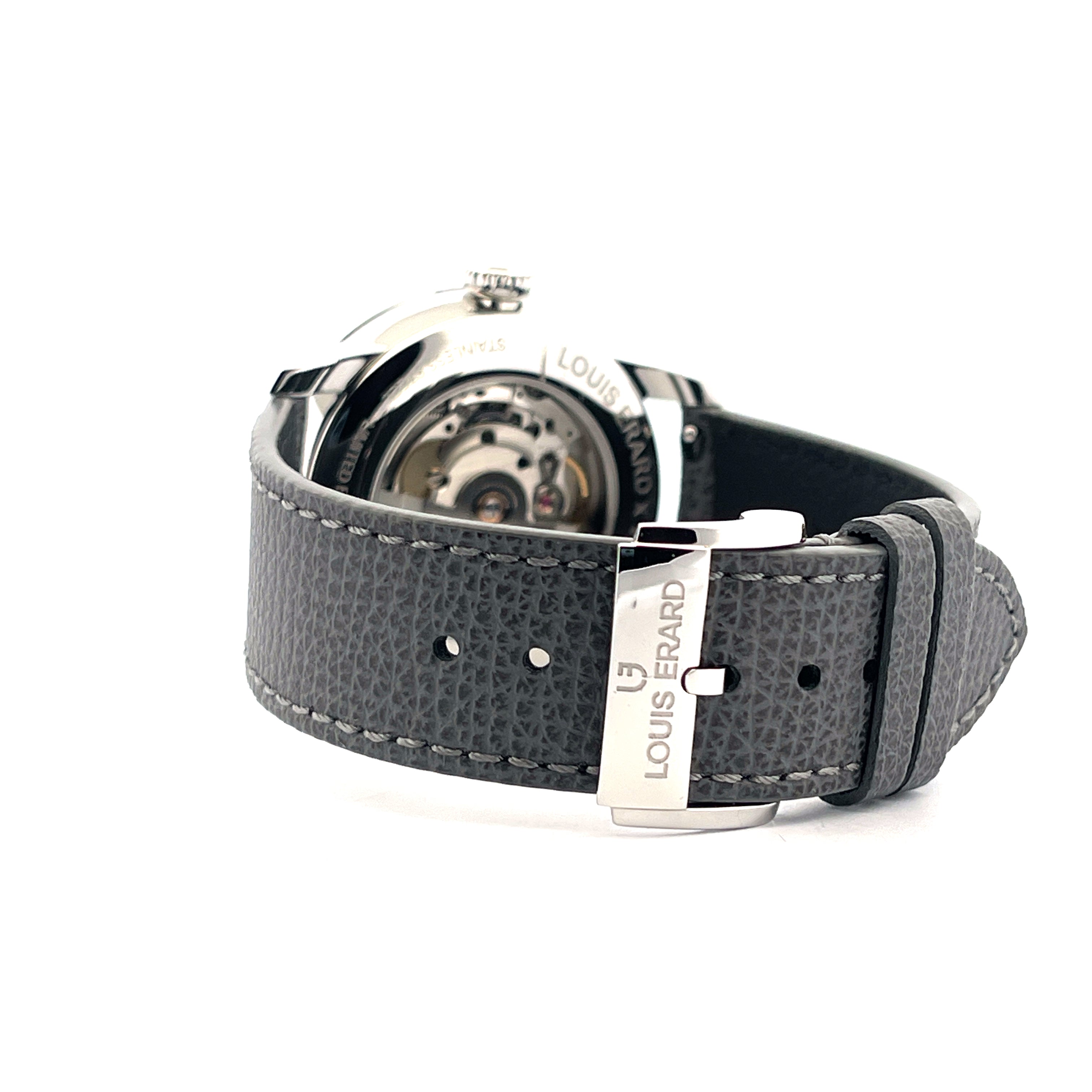 Louis Erard x Kudoke Purple: Rückseite mit Sichtboden, grauem Lederarmband und Dornschließe mit Gravur