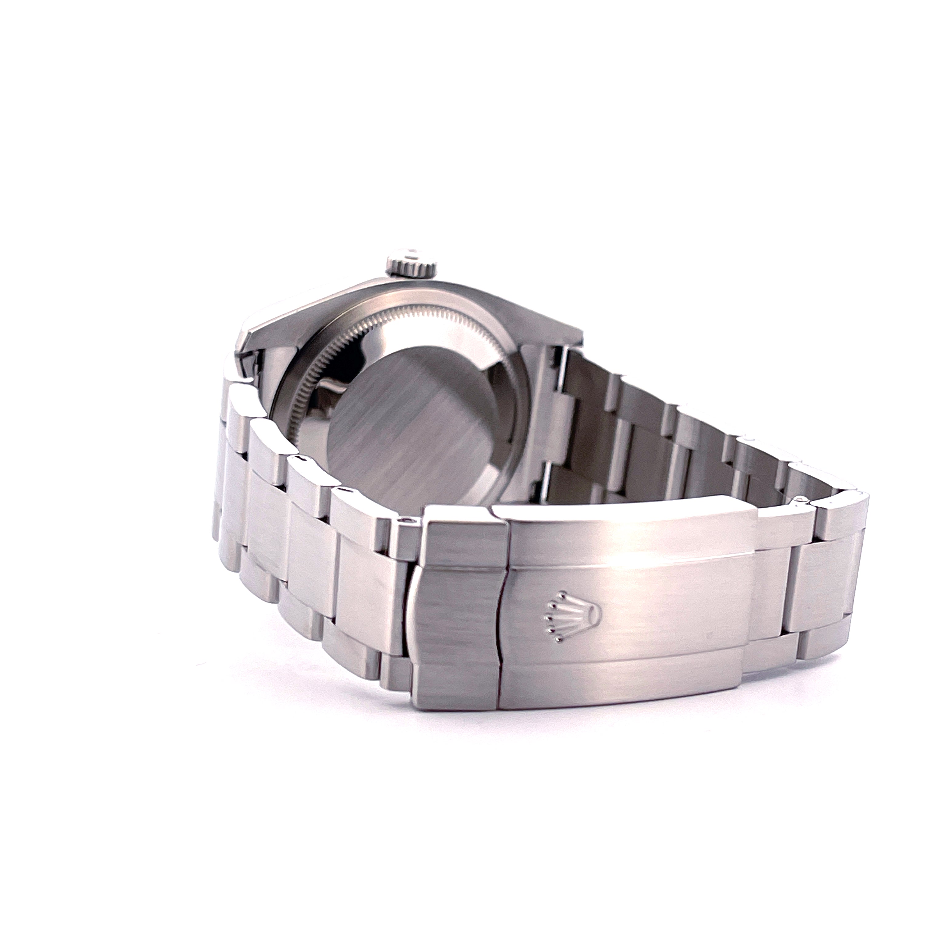 Rolex Oyster Perpetual 36 mit Stahlarmband in Seitenansicht, schliesse mit Rolex Krone auf weissem Hintergrund