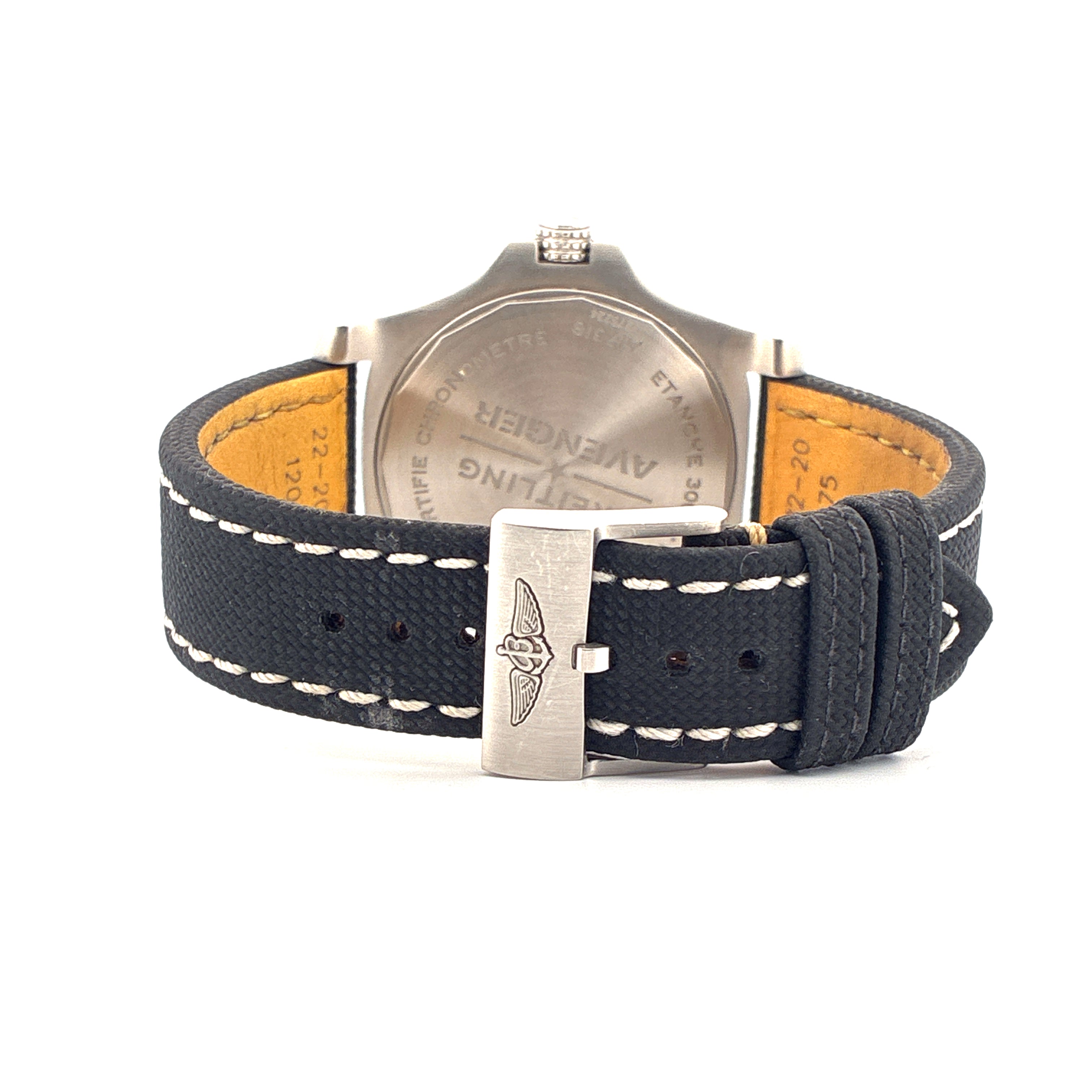 Breitling Avenger Rückseite mit schwarzem Textilarmband und silberner Schließe mit Logo