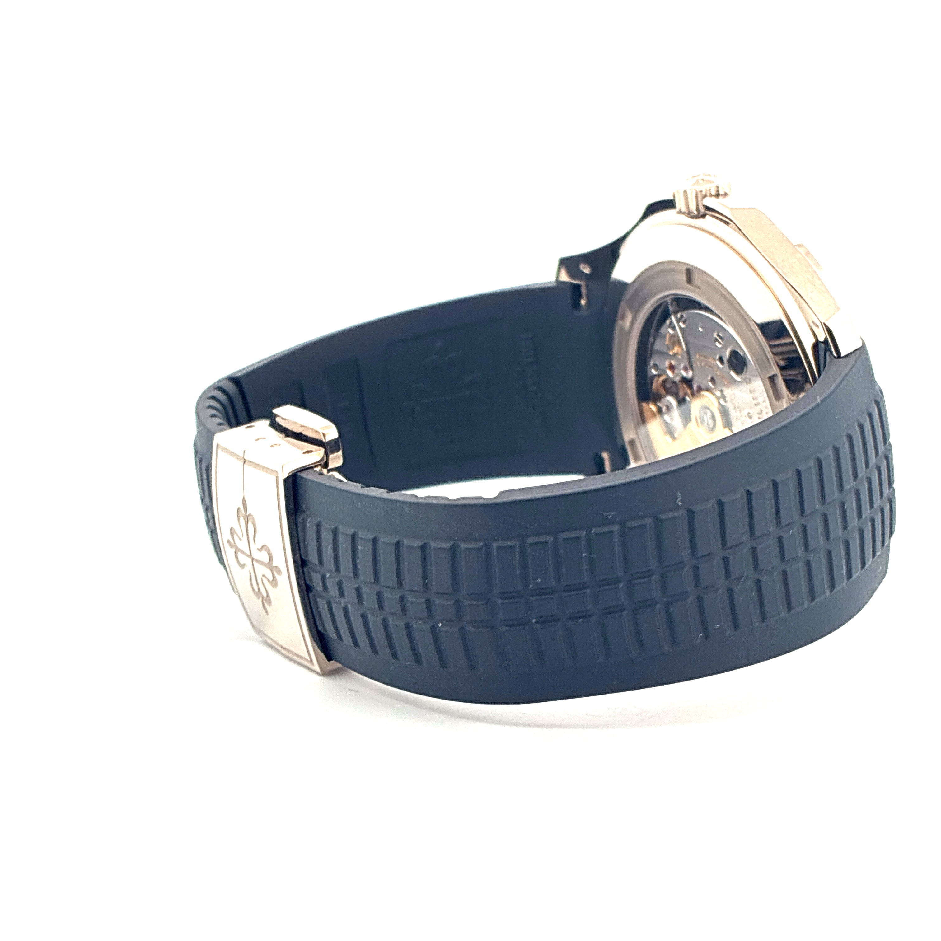 Aquanaut / Rubber Strap / White Gold / Blue Dial in Very Good Condition / Full Set / 2021