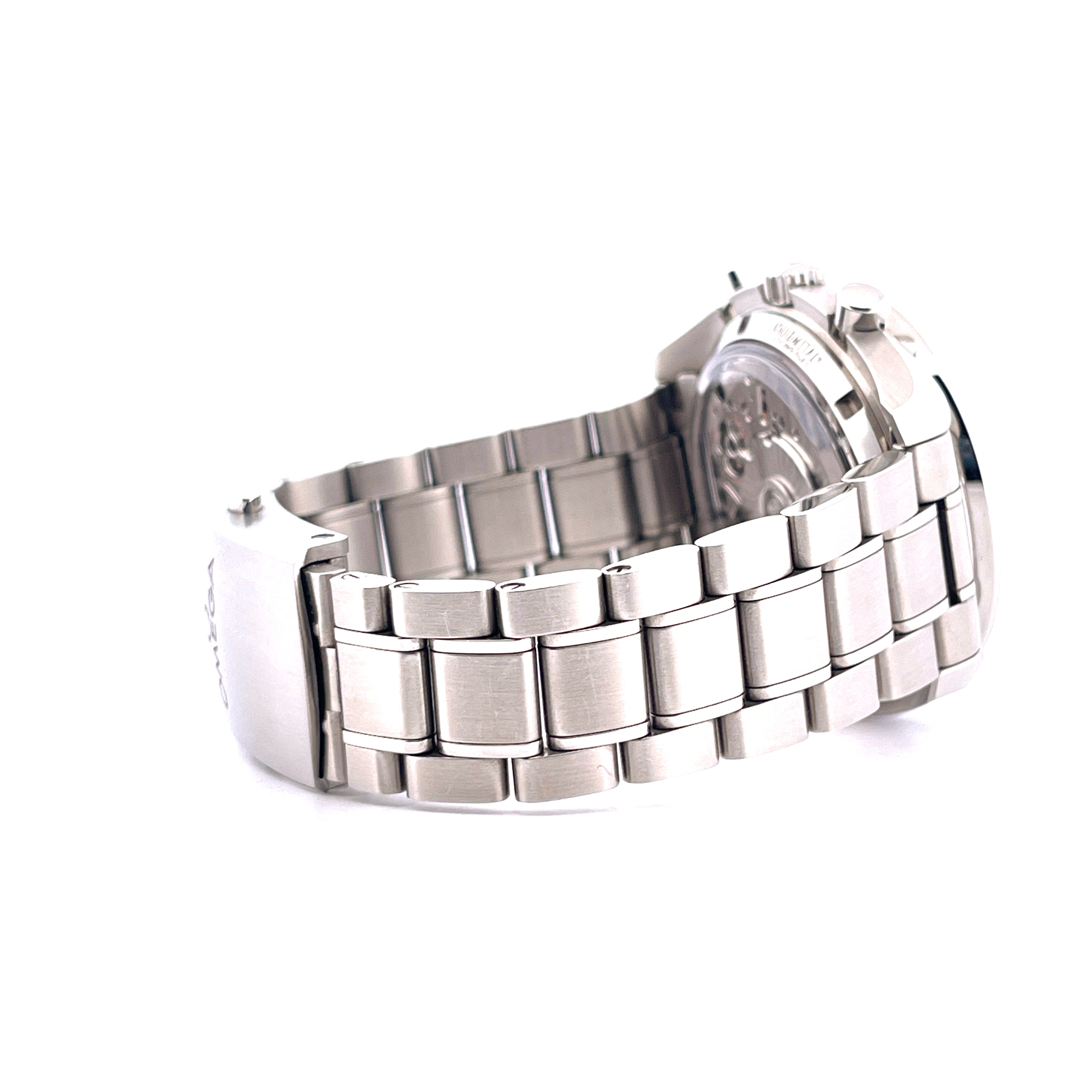 Omega Speedmaster Moonwatch Moonphase 44,25 Automatic -2018- Edelstahlgehäuse mit poliertem Armband auf weißem Hintergrund