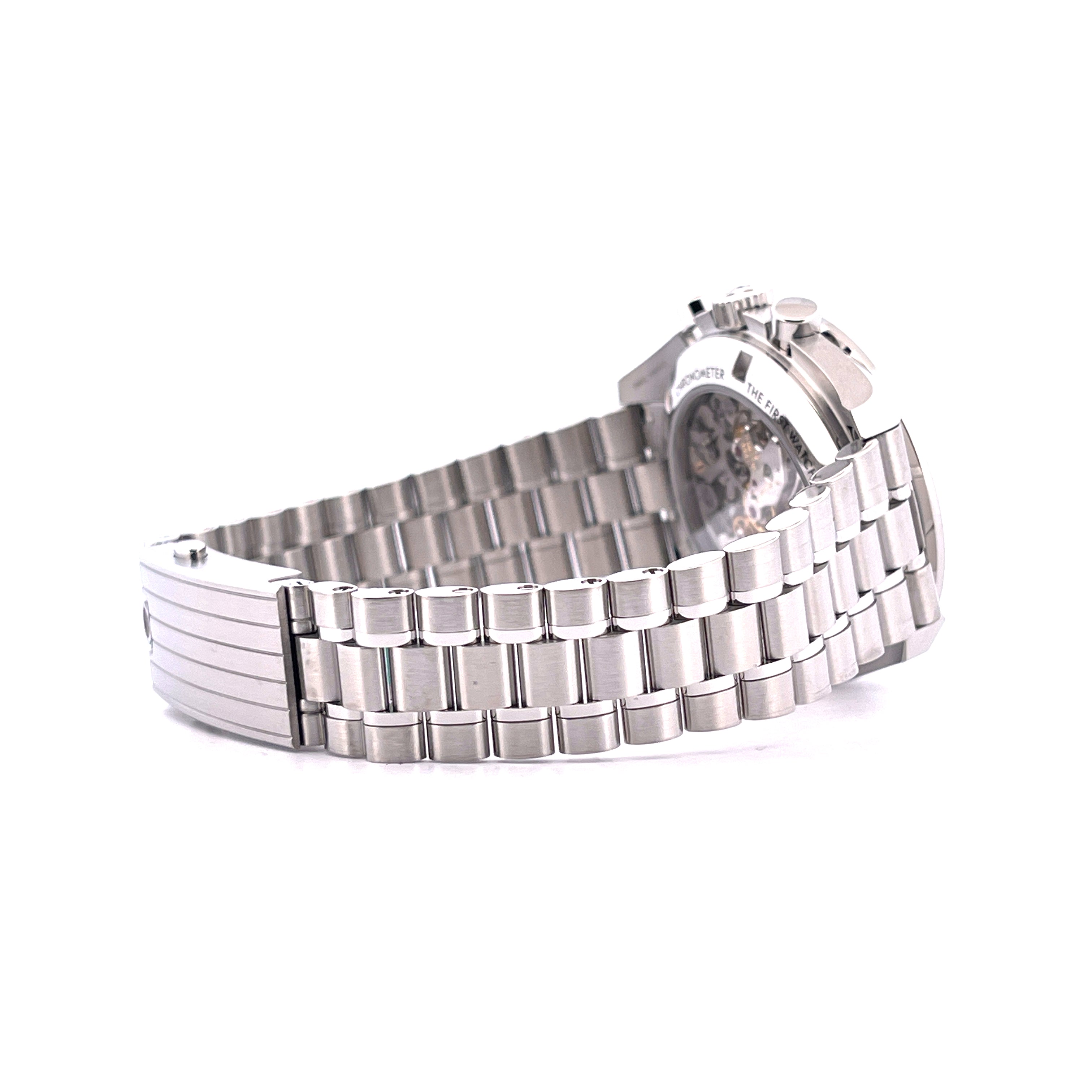 Omega Speedmaster Professional Moonwatch mit Edelstahlarmband in Seitenansicht, auf weißem Hintergrund