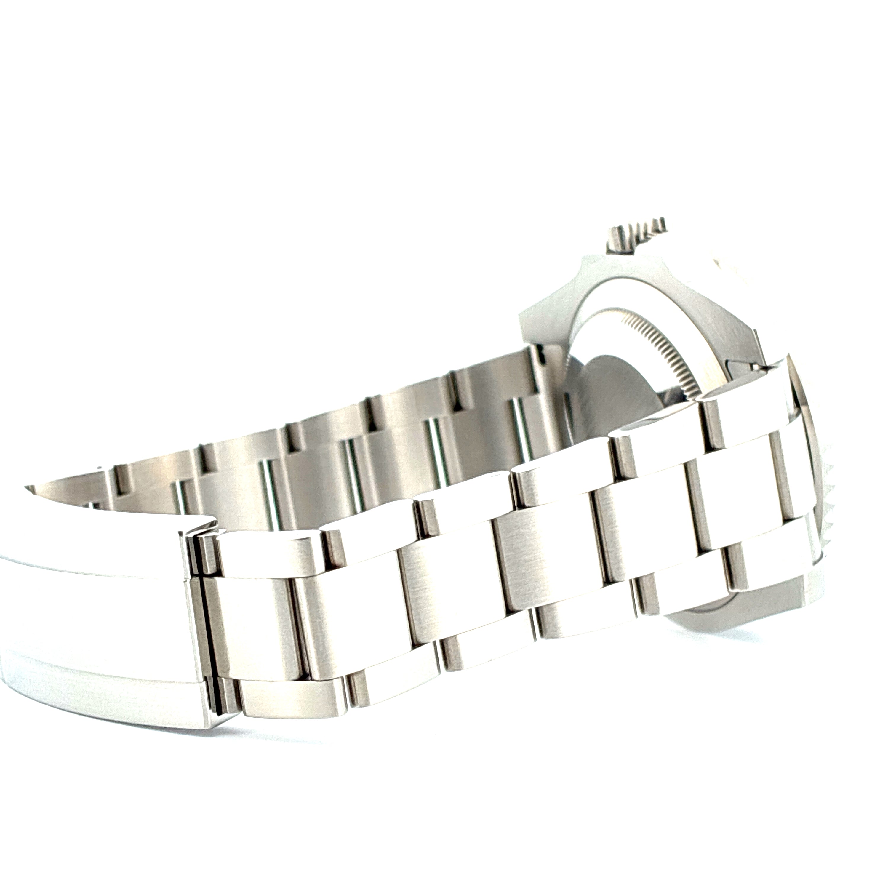 Rolex Submariner Hulk im Profil mit Stahlarmband und Lünettenansicht auf weißem Hintergrund