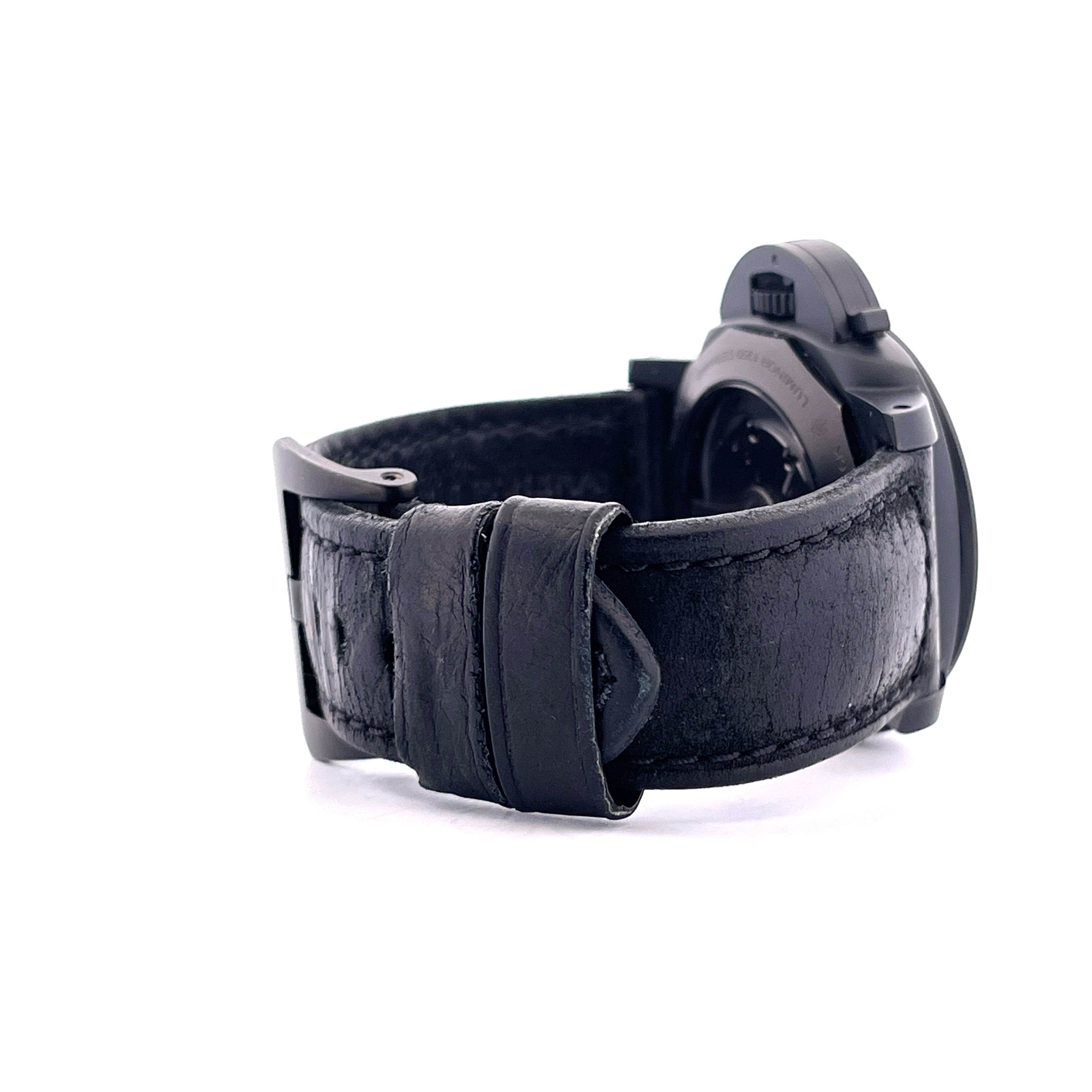 Panerai Luminor 1950 Ceramic mit schwarzem Lederarmband in Seitenansicht