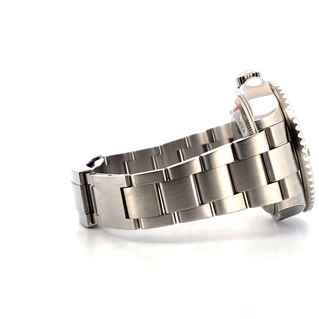 Rolex Sea-Dweller Deepsea aus Stahl im Detail mit Armband und Gehäuse von der Seite