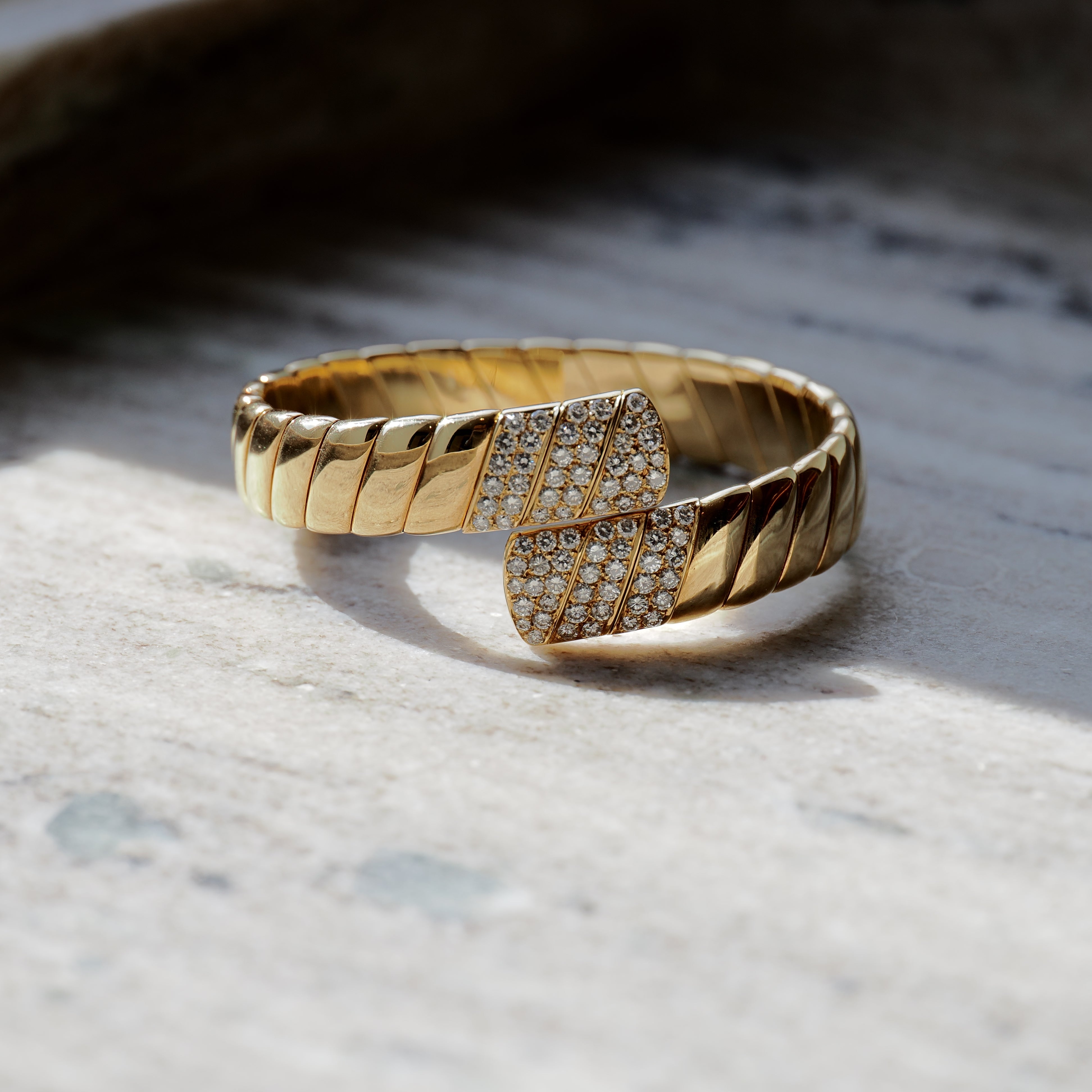 Cartier - Vintage Armreif mit Brillanten in 18K Gelbgold - [product_sku]