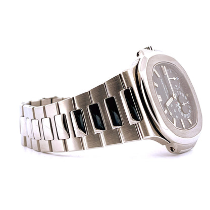 Patek Philippe - Patek Philippe Nautilus 5712/1A-001 - Juwelier Spliedt