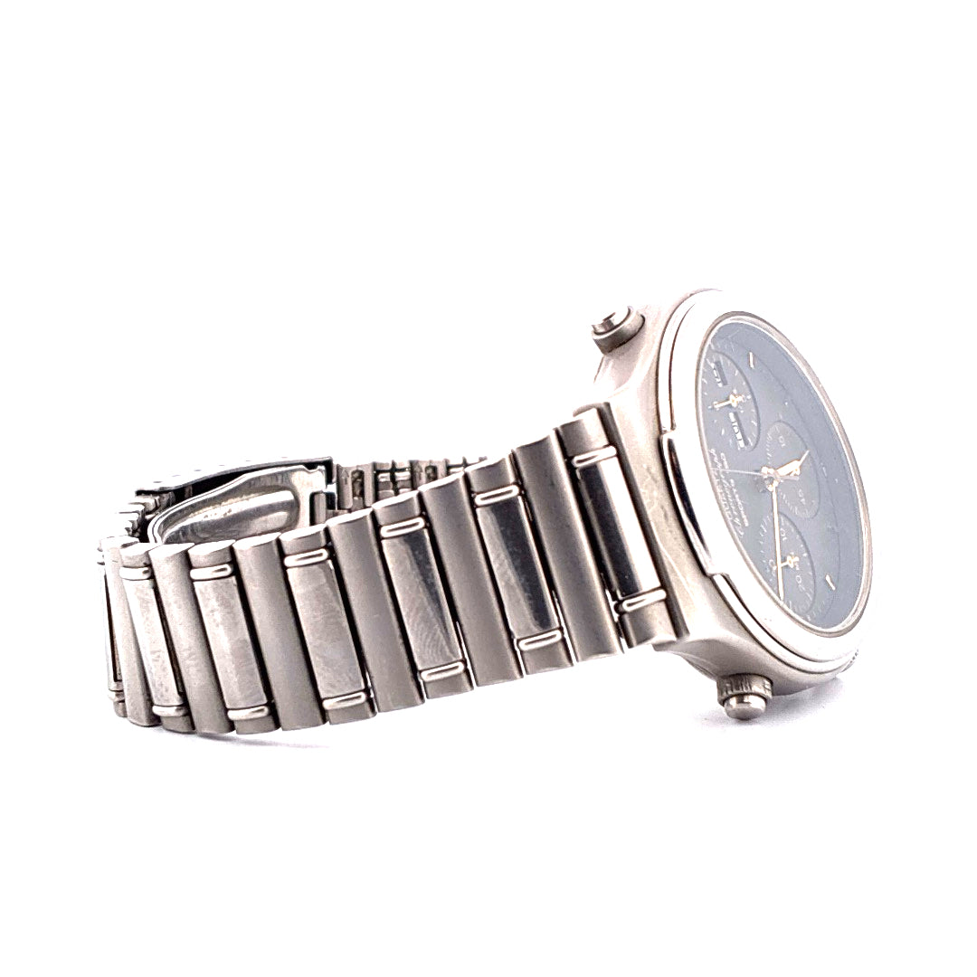 Seiko Chronograph Quarz aus Edelstahl mit anthrazitfarbenem Zifferblatt und Metallband im guten Zustand