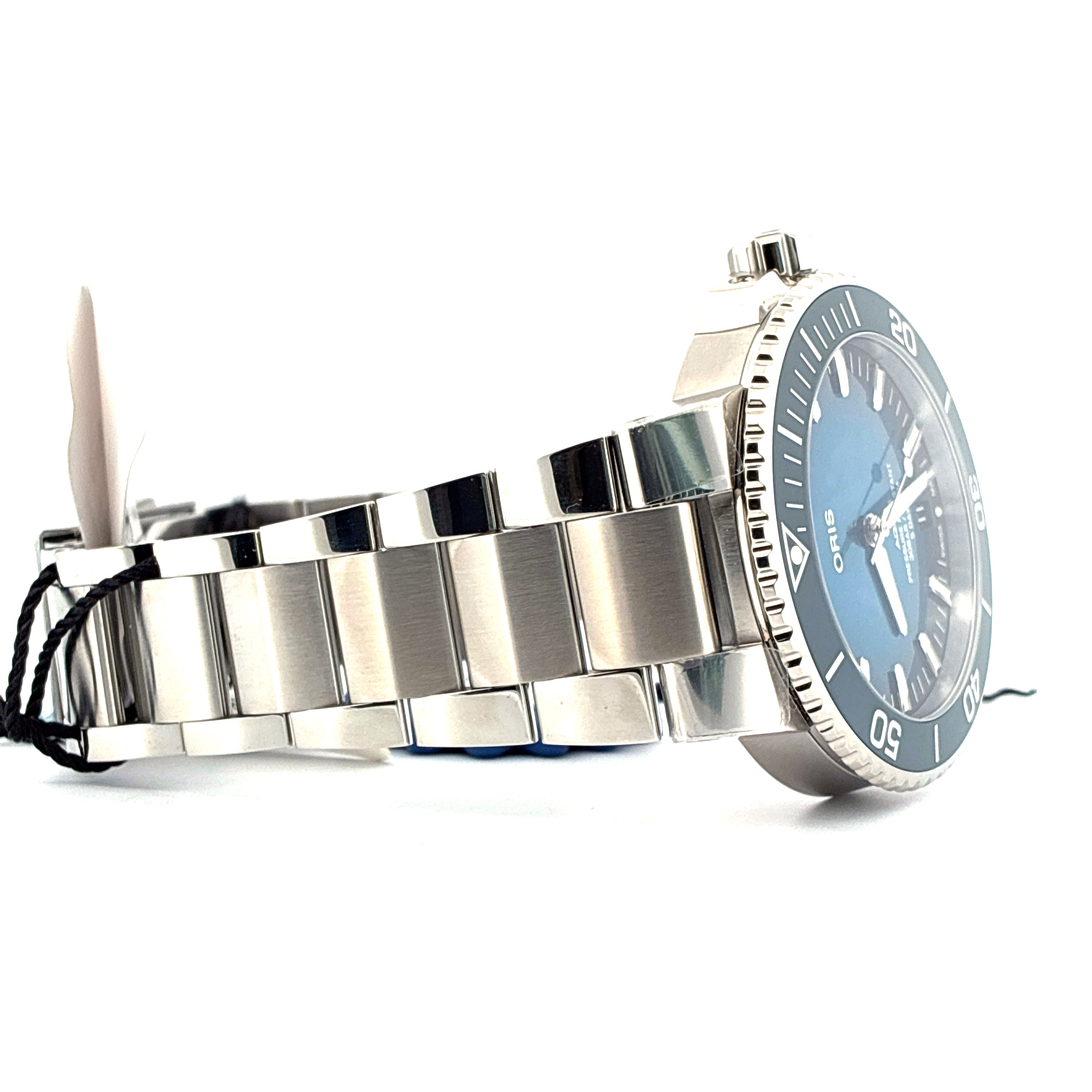 Oris - Aquis Date / Calibre 400 / Blue Dial / Stainless Steel / Like New / Box & Papers / 2025 - [product_sku]