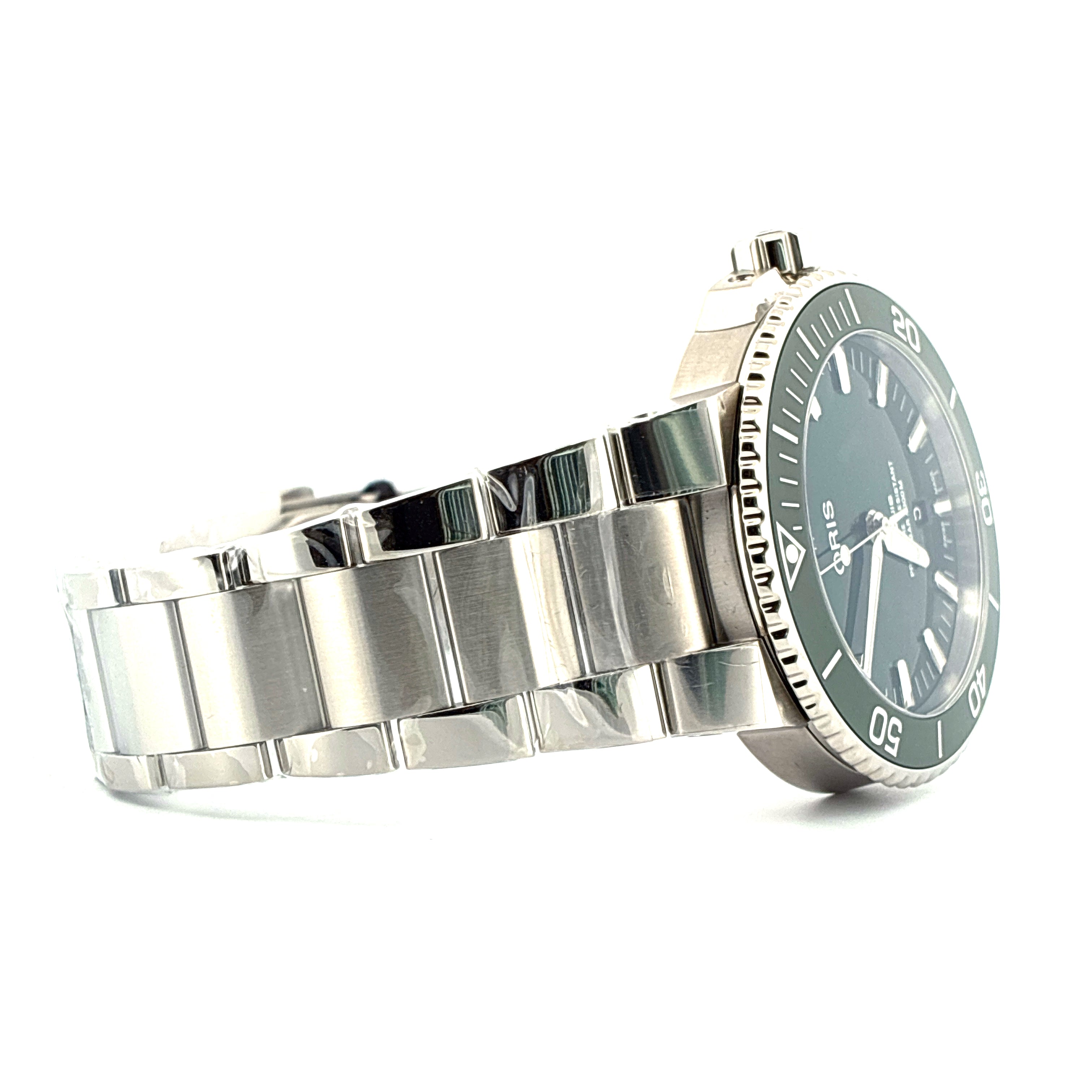 Oris - Aquis Date / Green Dial / Stainless Steel / Like New / 2025 - [product_sku]