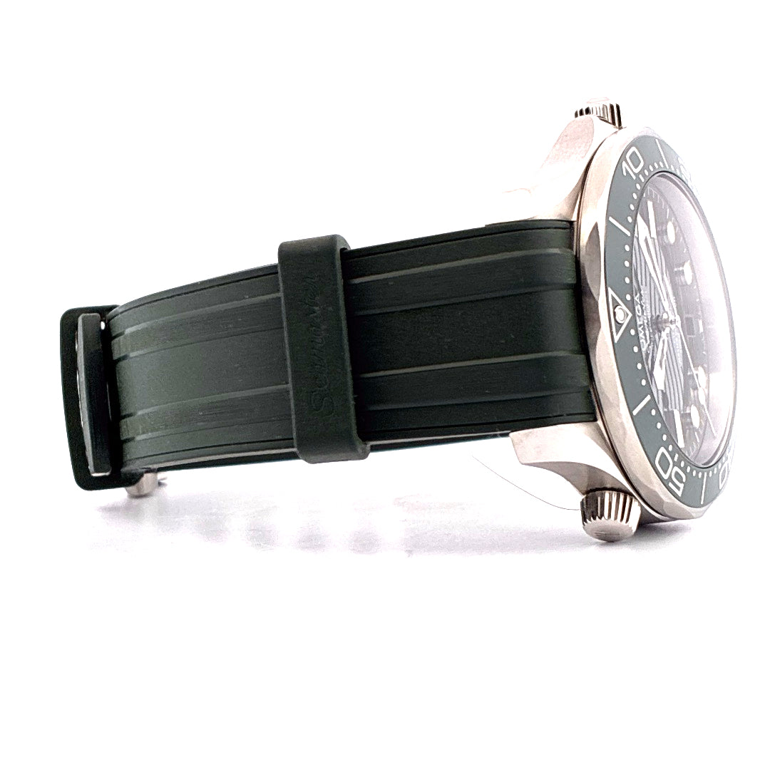 Seamaster Diver 300m / grün / Kautschuk (2023)