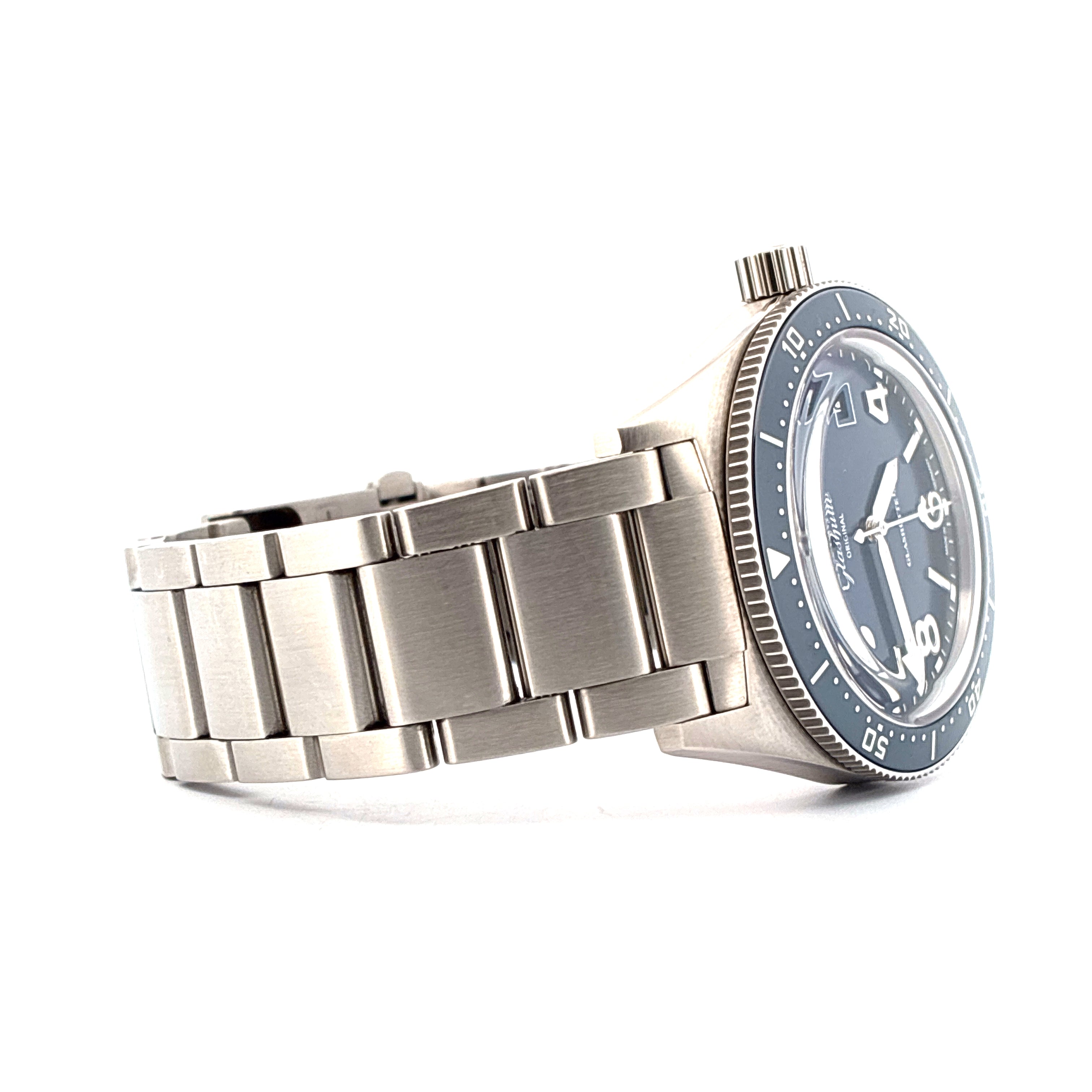 Glashütte Original SeaQ Automatik aus Edelstahl mit blauem Zifferblatt und Metallarmband, Seitenansicht, sehr guter Zustand