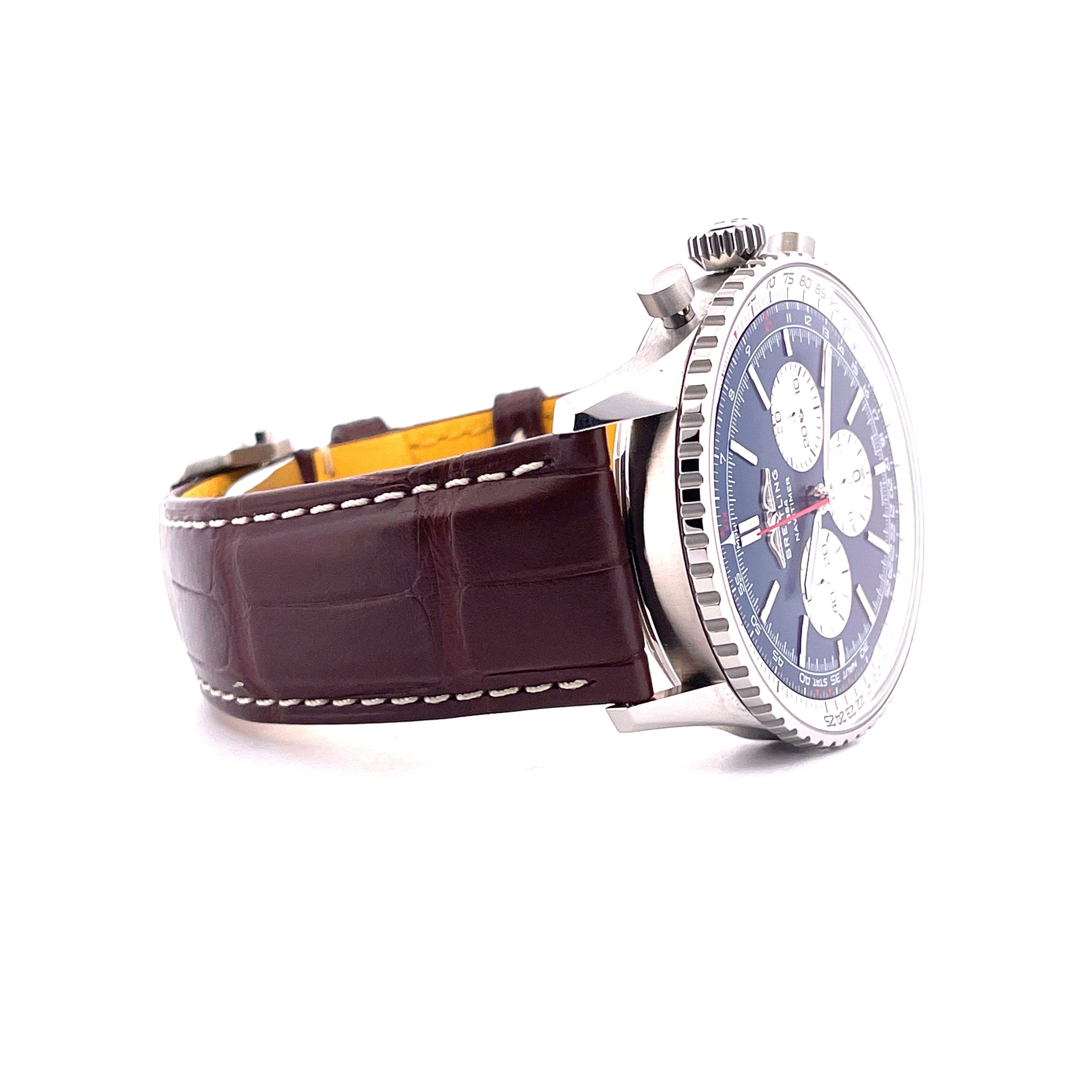 Breitling Navitimer B01 Chronograph 46 mit blauem Zifferblatt und braunem Lederarmband