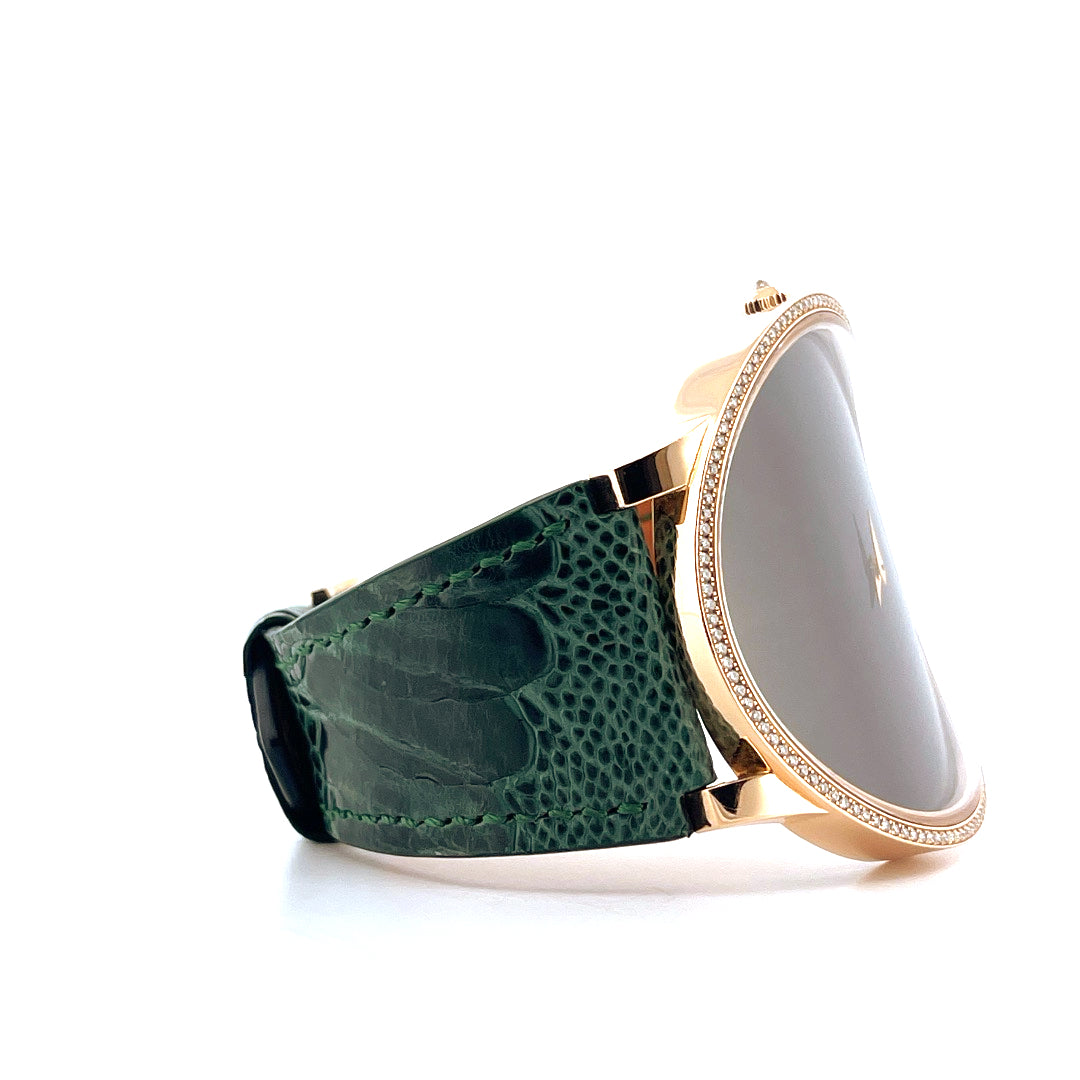 Guy Ellia Round Square Circle Uhr aus Roségold mit Diamantlünette und grünem Kroko-Armband in Seitenansicht