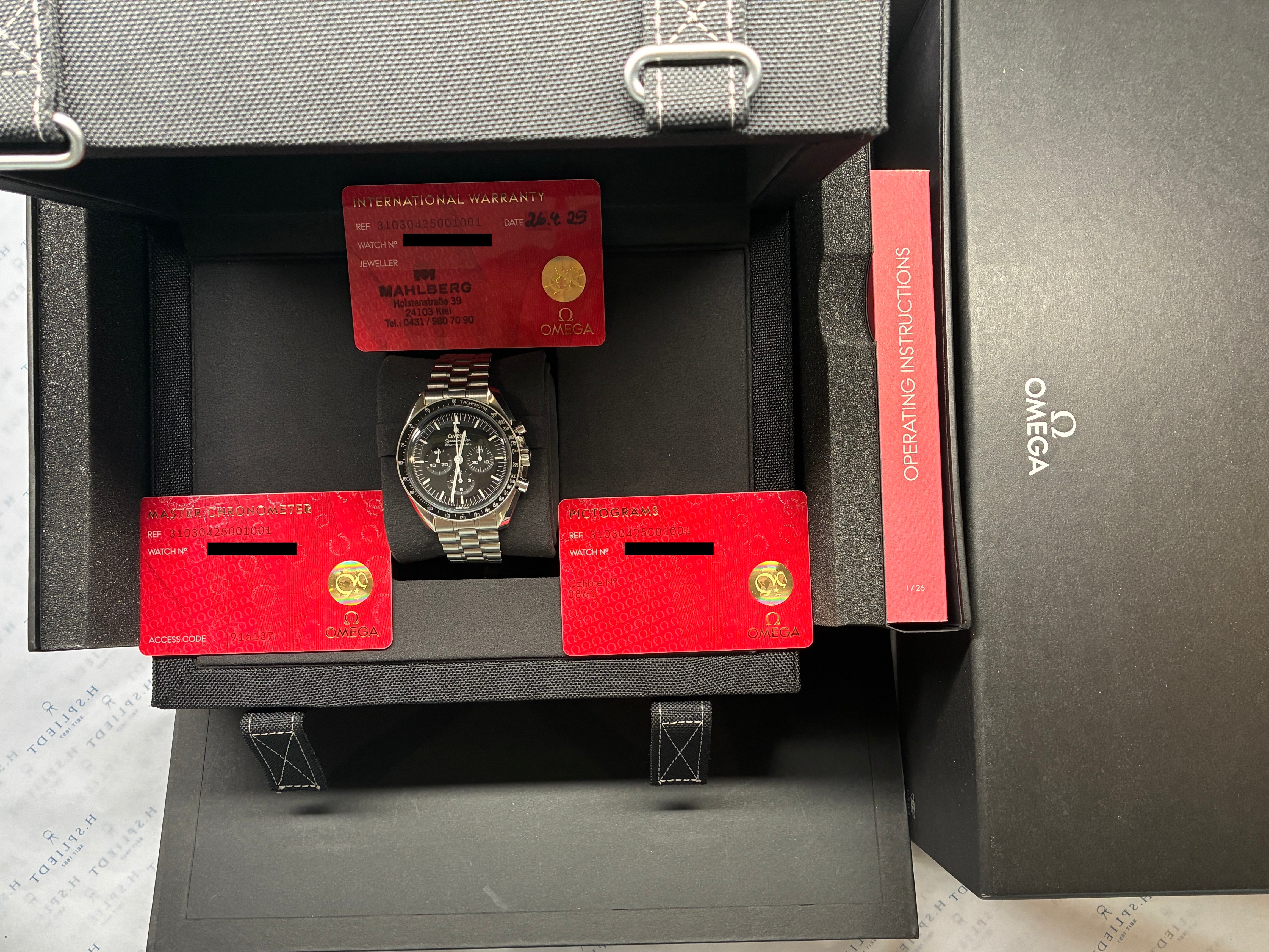 Omega - Speedmaster Professional Moonwatch / Hesalit / Full-Set / 2025 - [product_sku]