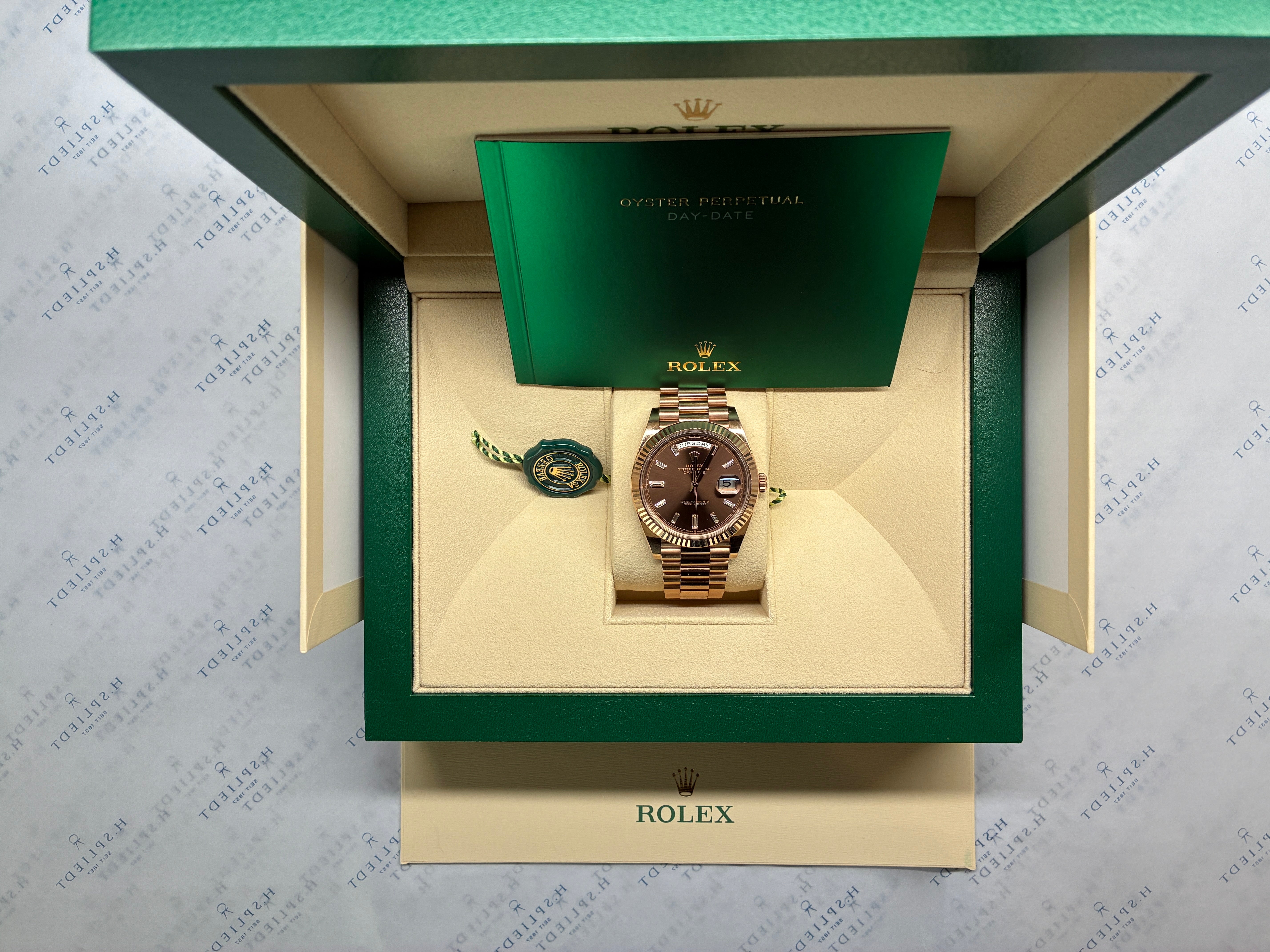 Rolex - Day-Date 40 / Roségold / Chocolate Dial / Baguette / Full-Set / 2022 - [product_sku]