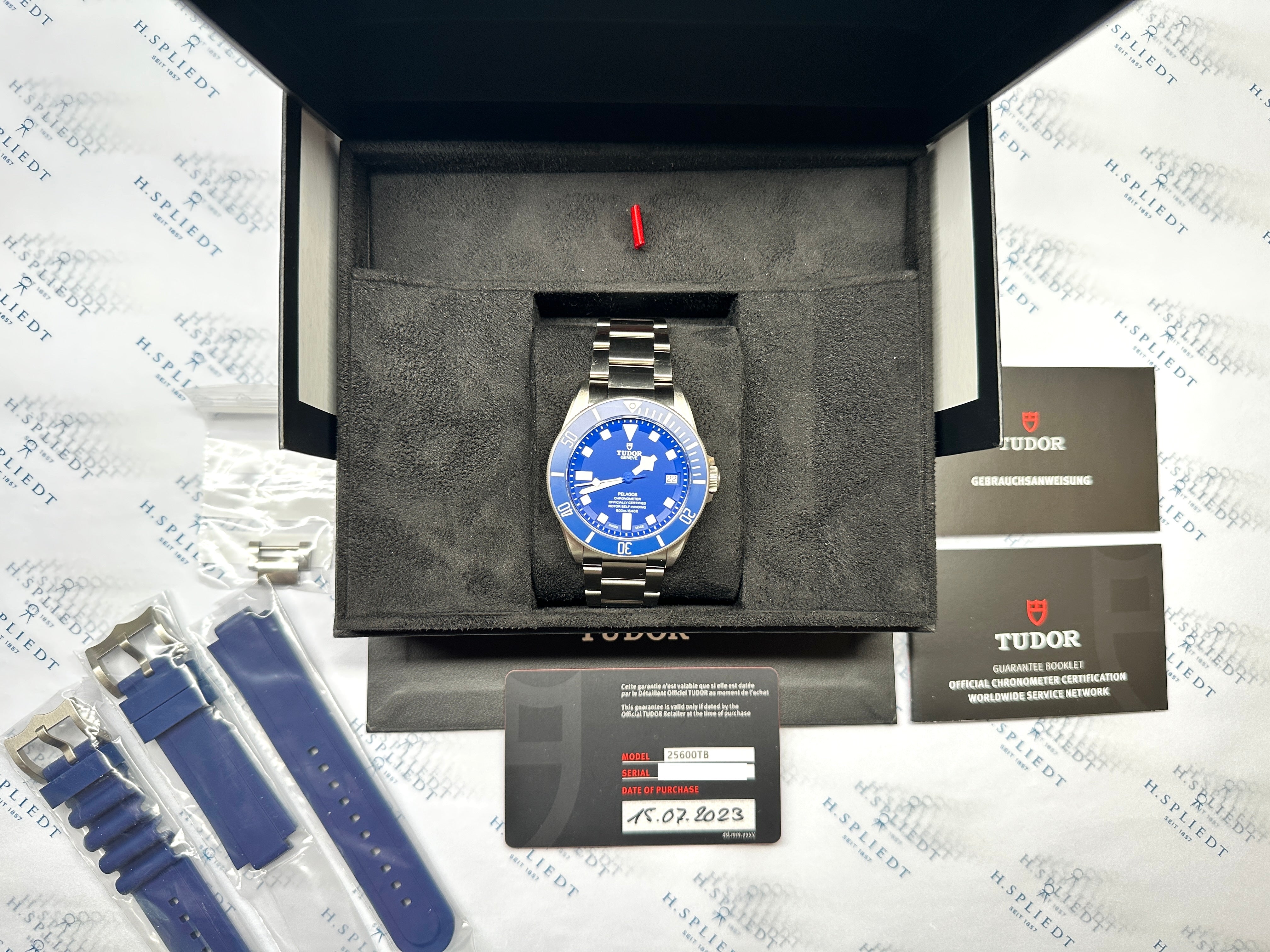 Tudor Pelagos Titan im Full Set mit blauem Zifferblatt und Ersatzarmband