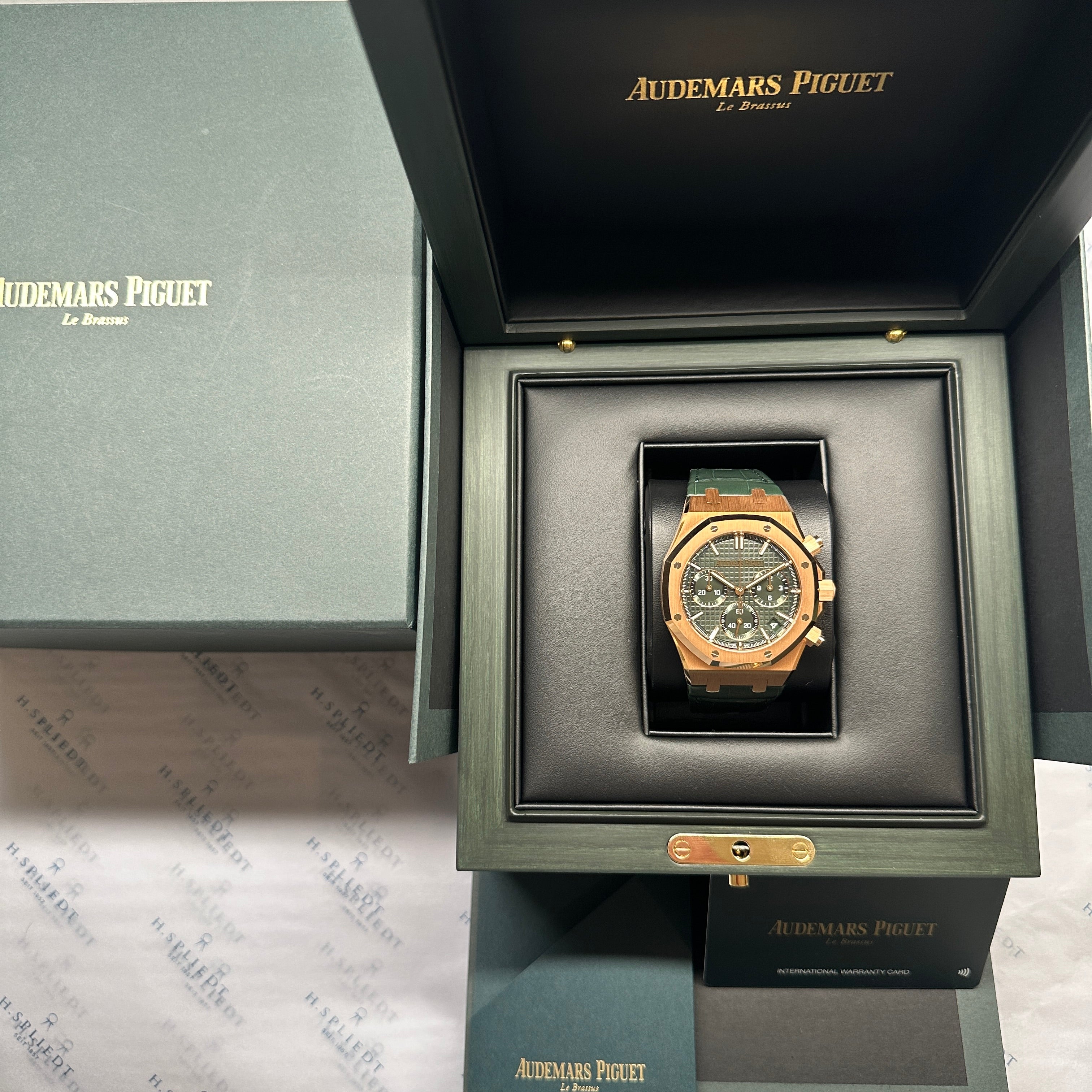 Audemars Piguet - Royal Oak Green Chronograph 26240OR Roségold / Box and Paper / premium Condition / 2025 - [product_sku]