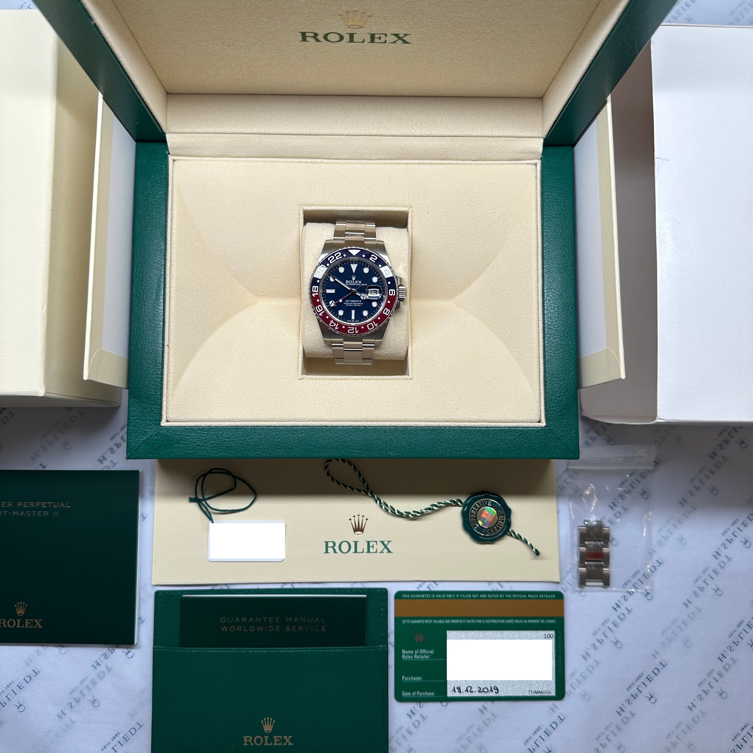 Rolex GMT-Master II Pepsi Full Set 2019 in einer geöffneten Box mit Papieren und Zubehör