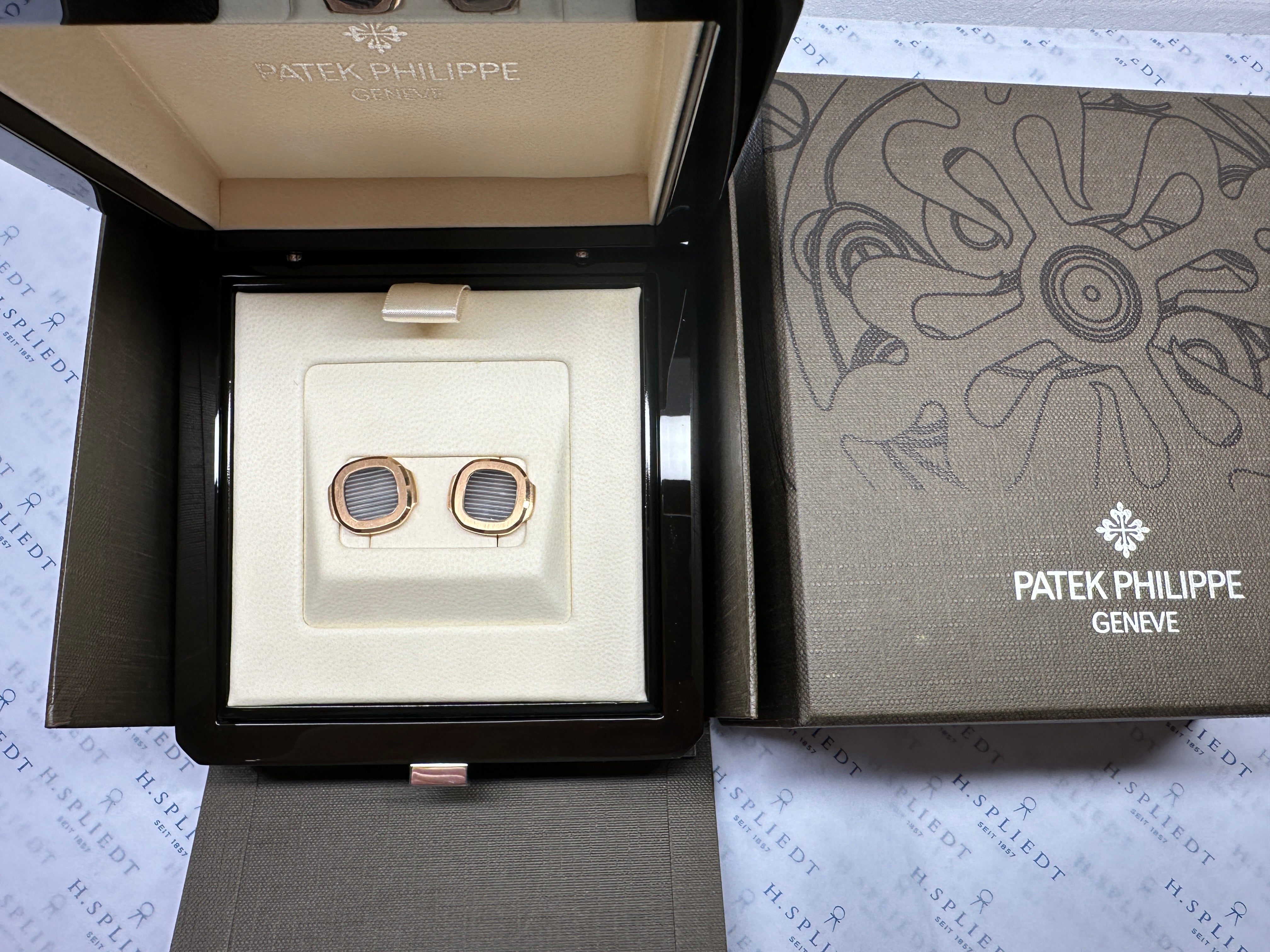 Patek Philippe Nautilus Manschettenknöpfe aus 18 K Roségold in einer Geschenkbox
