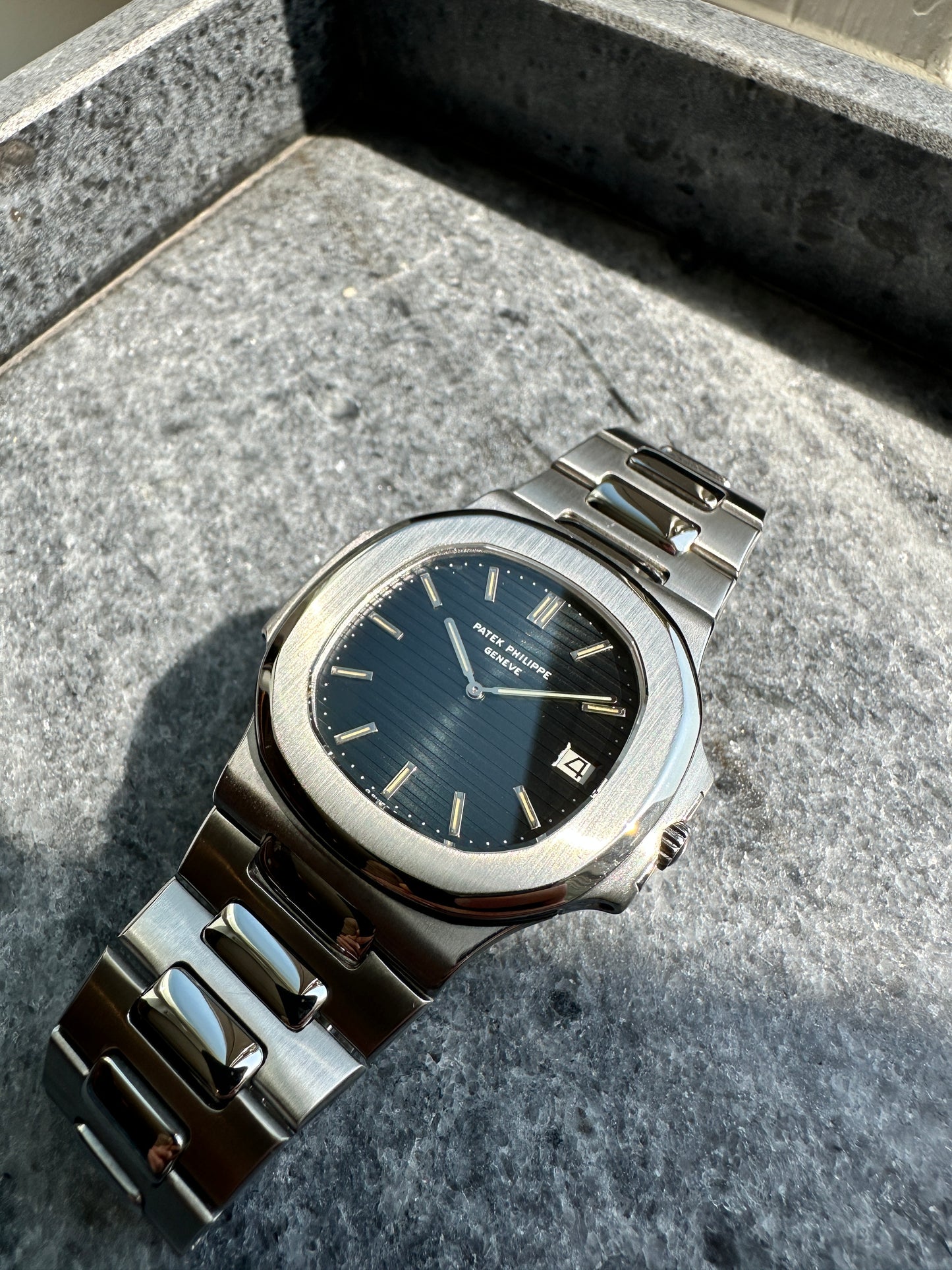 Patek Philippe - Nautilus 3700/1A-050 / Safe Watch / Patek Service 2017 / Extract from the Archives / 1979 - [product_sku]