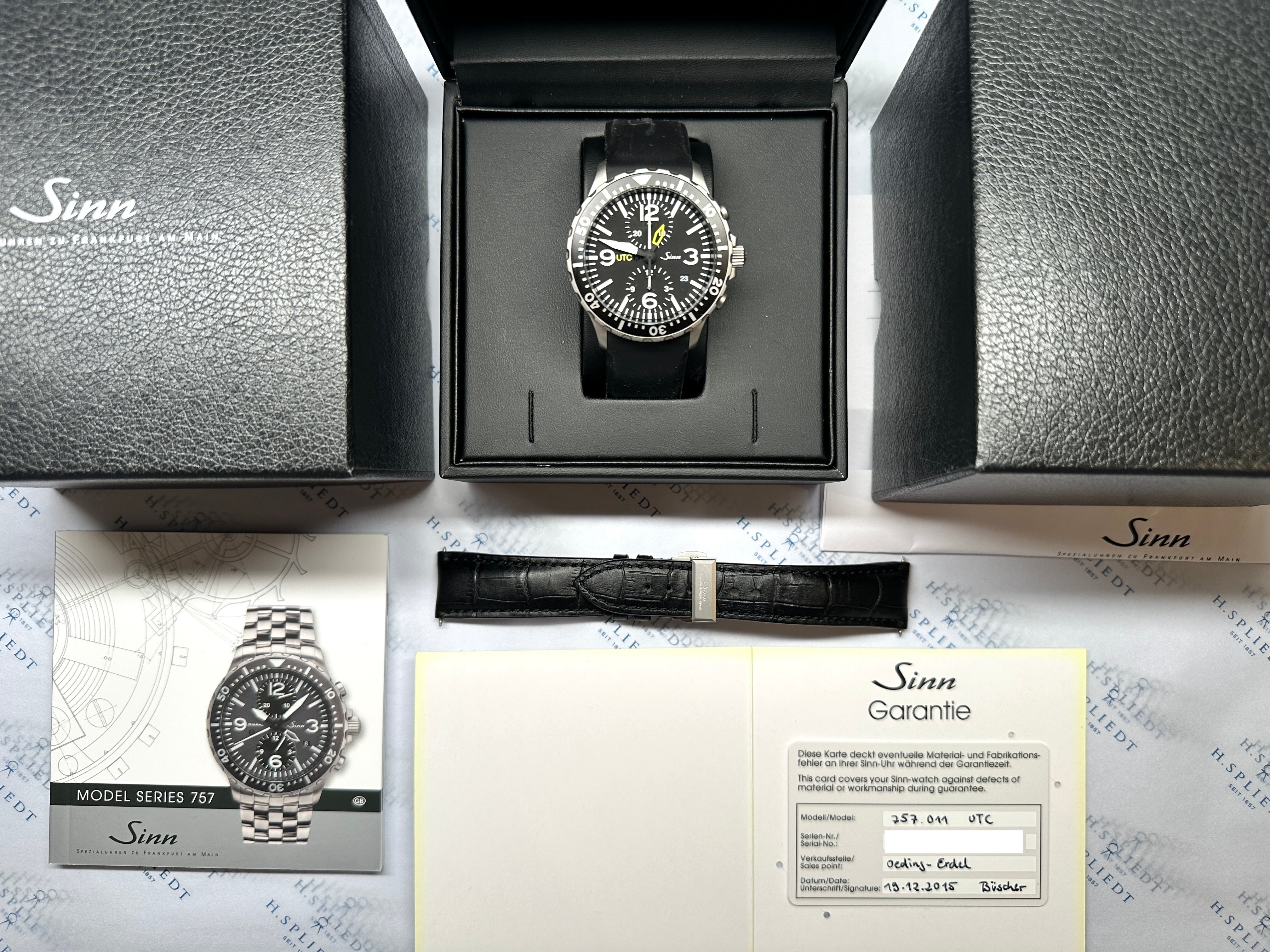 Sinn 757 UTC im Karton mit Armband und Garantiekarte