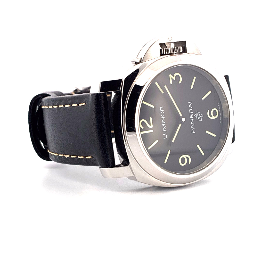 Panerai Luminor Base Logo 38 mm Edelstahl mit schwarzem Lederarmband und hellem Zifferblatt aus der Perspektive von unten…