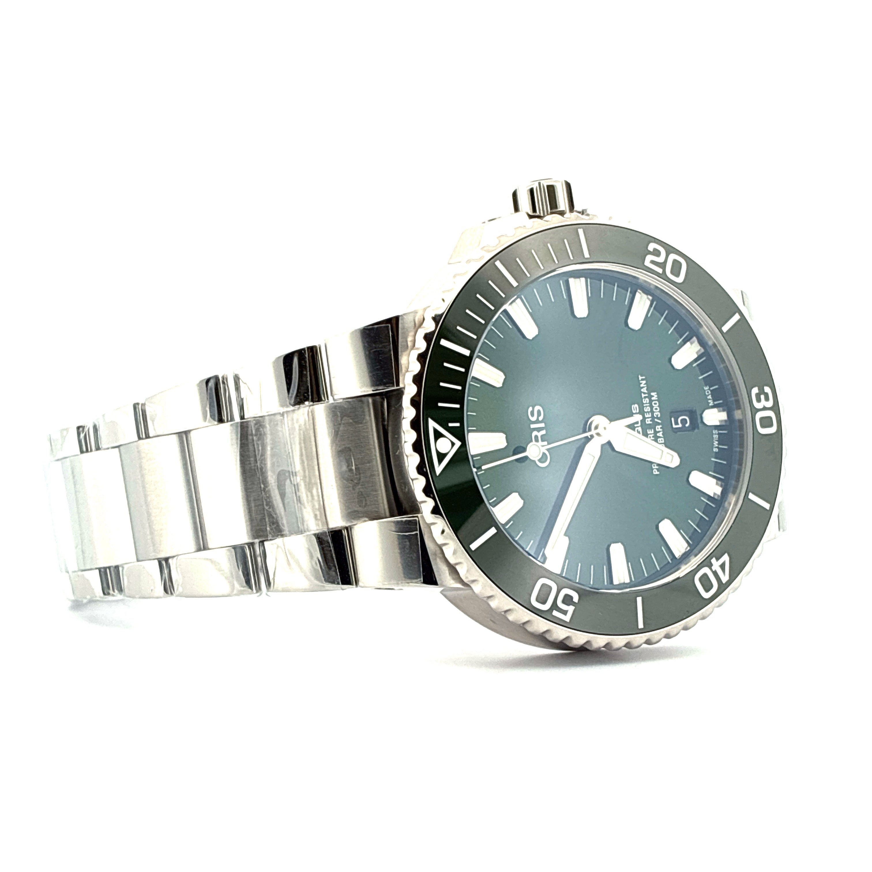 Oris - Aquis Date / Green Dial / Stainless Steel / Like New / 2025 - [product_sku]