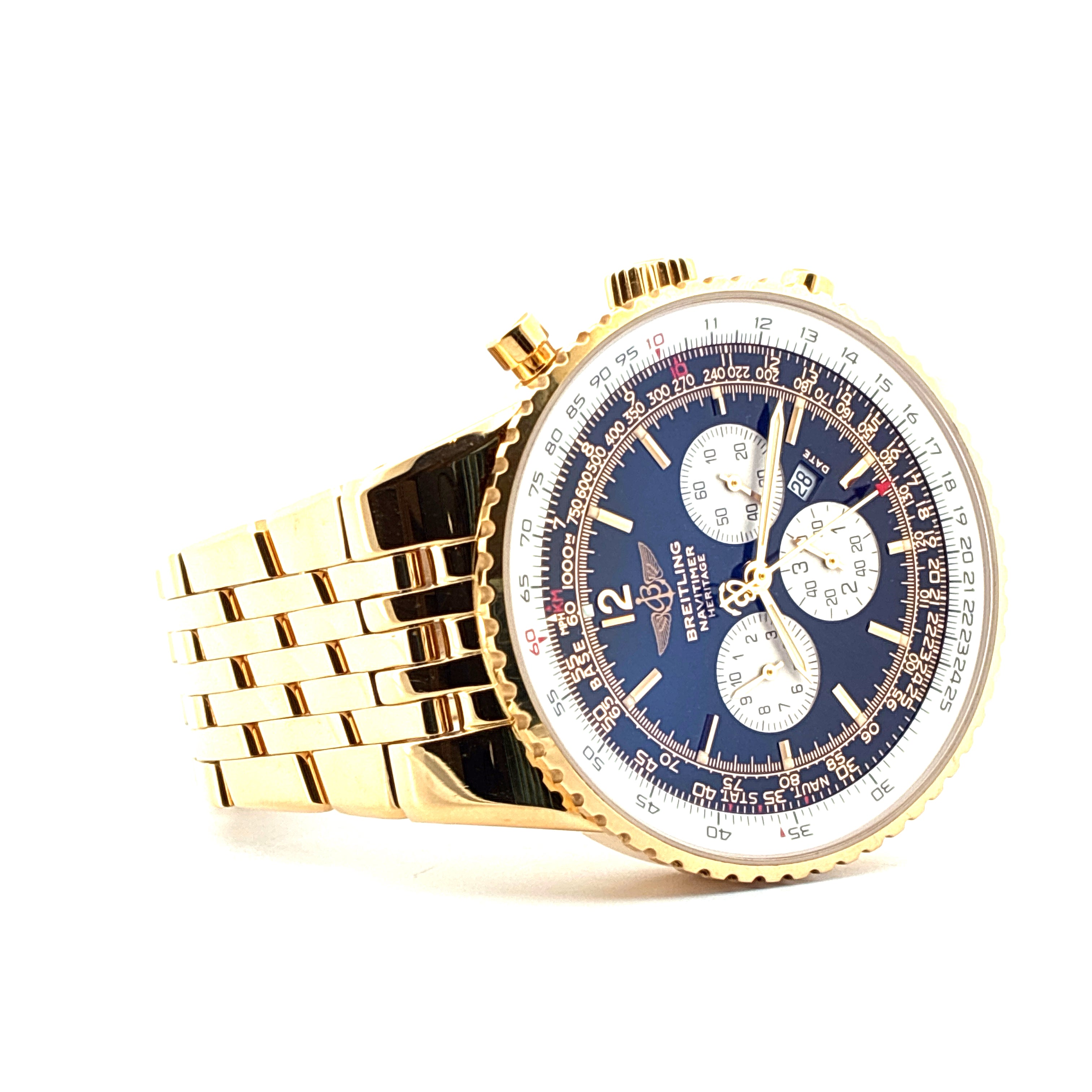 Breitling Navitimer Heritage Herrenuhr aus Gelbgold mit blauem Zifferblatt und Lederarmband