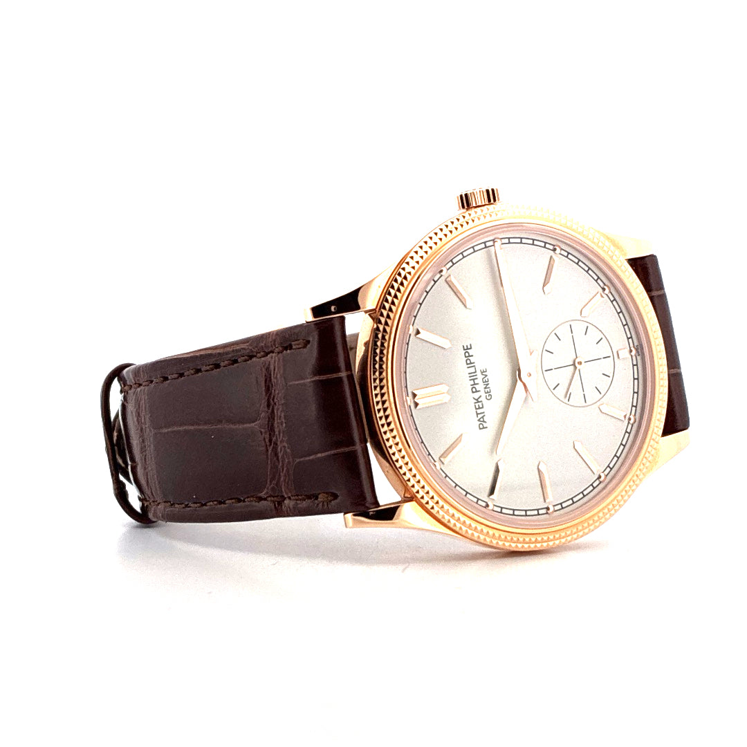 Patek Philippe Calatrava 6119R aus Roségold mit braunem Lederarmband und hellem Zifferblatt