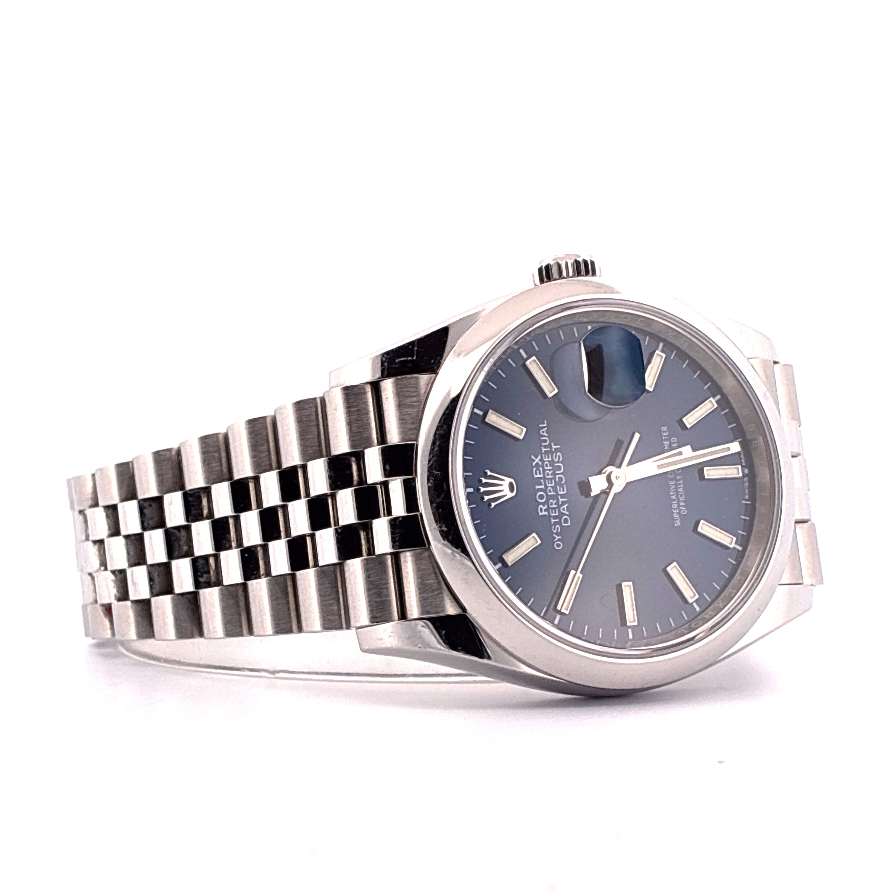 Rolex Datejust 36 mit blauem Zifferblatt und Jubilee-Armband aus Stahl im Detail