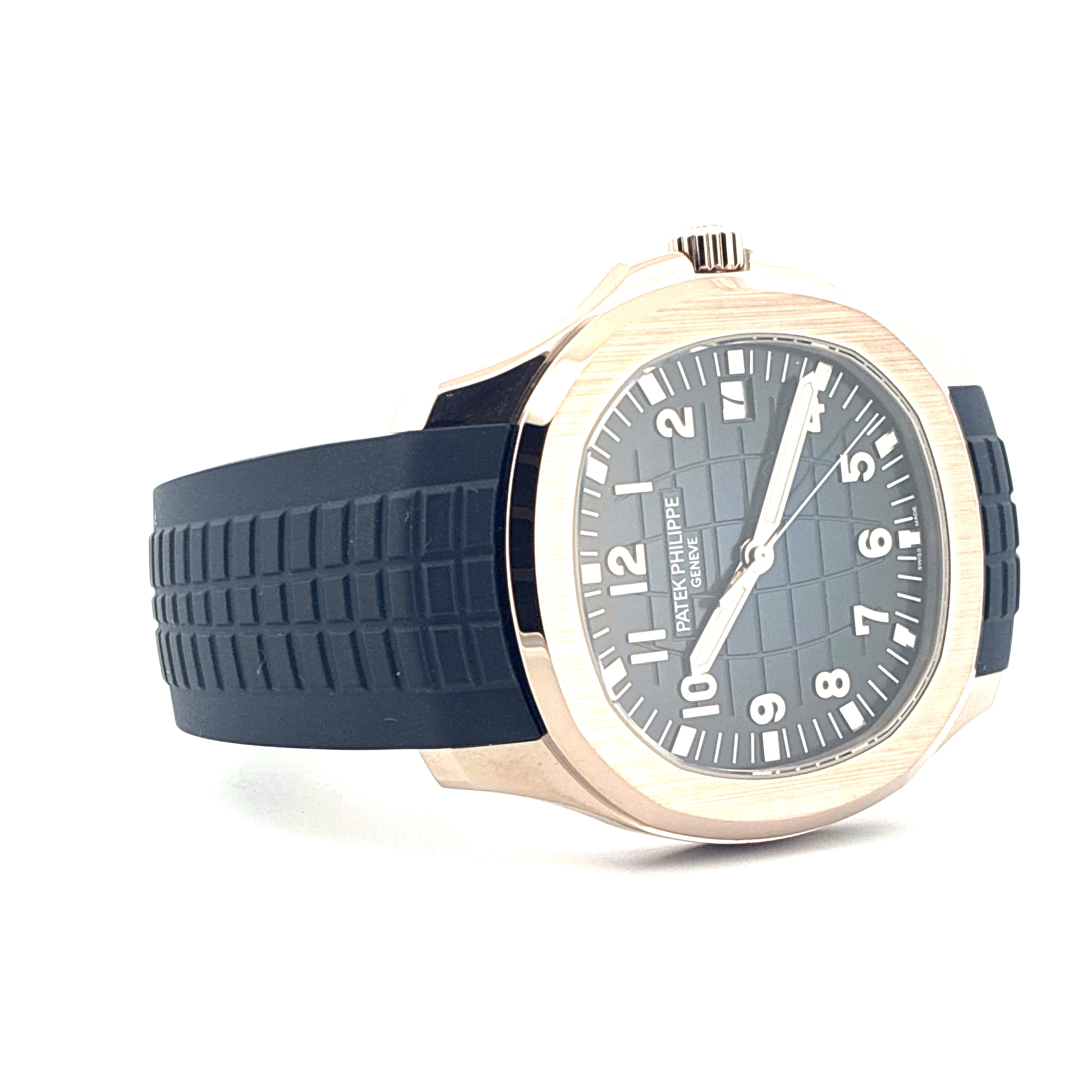 Aquanaut / Rubber Strap / White Gold / Blue Dial in Very Good Condition / Full Set / 2021