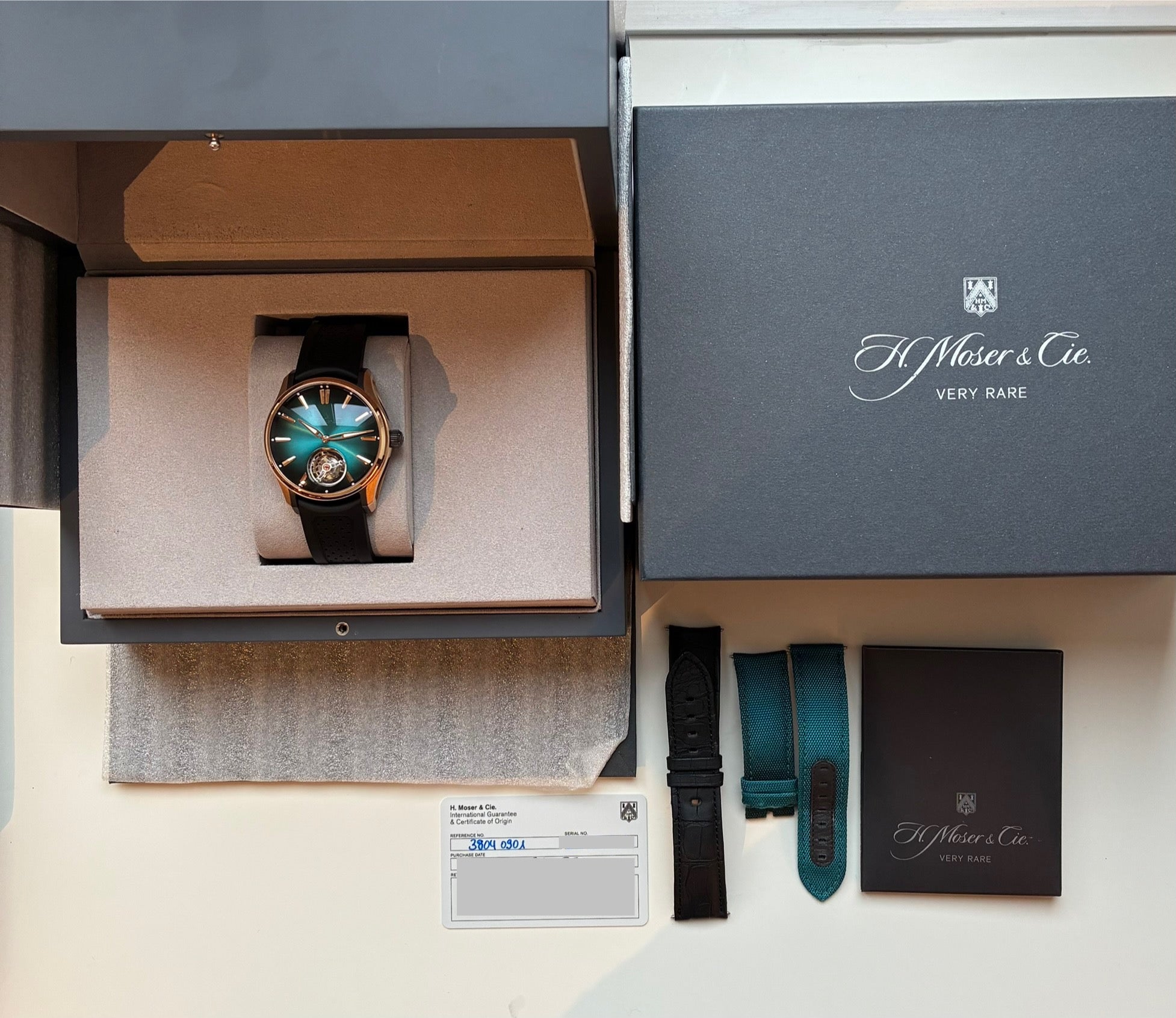 Moser Pioneer Tourbillon - Blue Lagoon Dial - zwei zusätzliche Armbänder - sehr guter Zustand (2024)