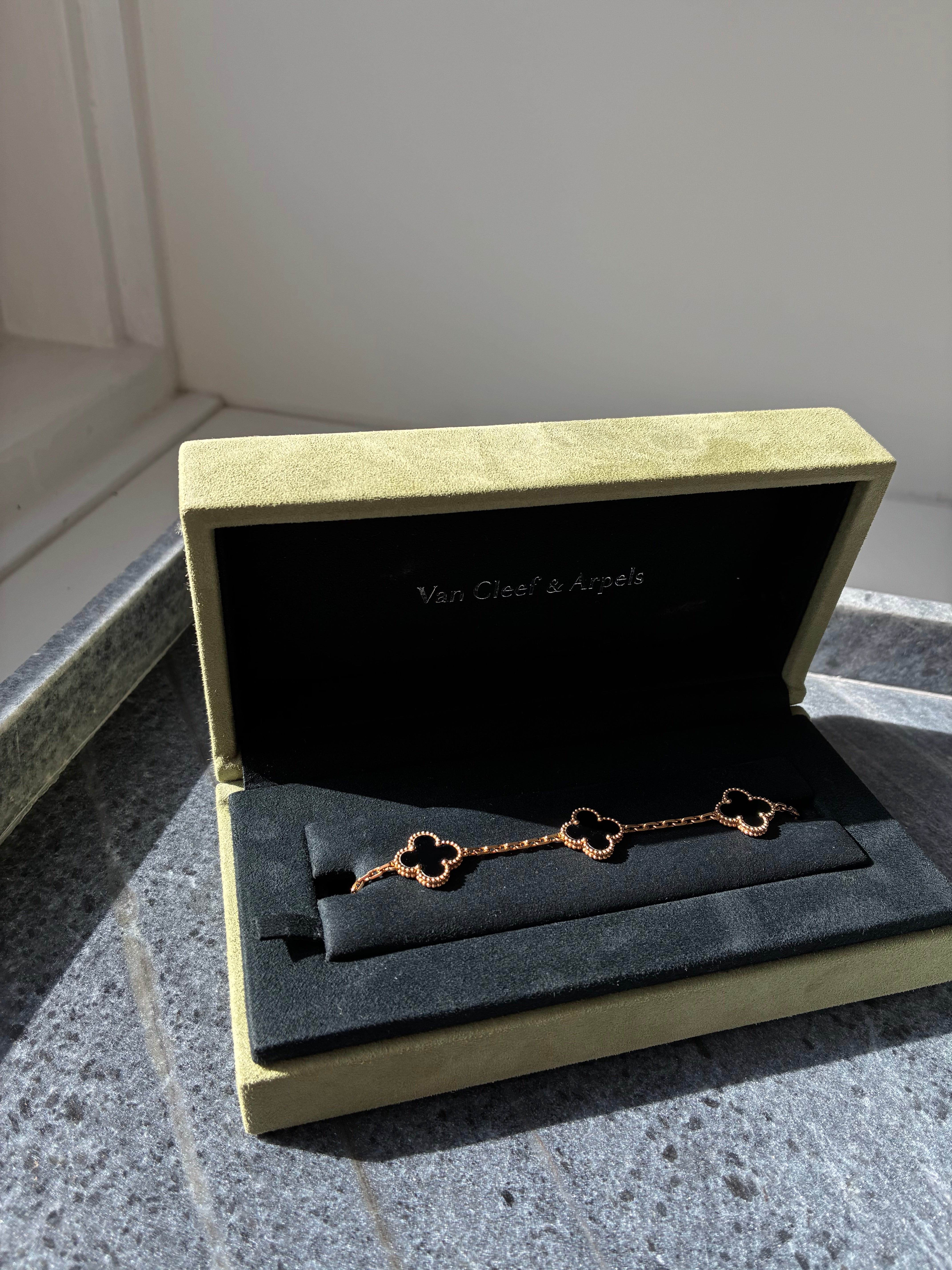 Van Cleef & Arpels - Vintage Alhambra, 5 Motive Onyx (2024) - [product_sku]