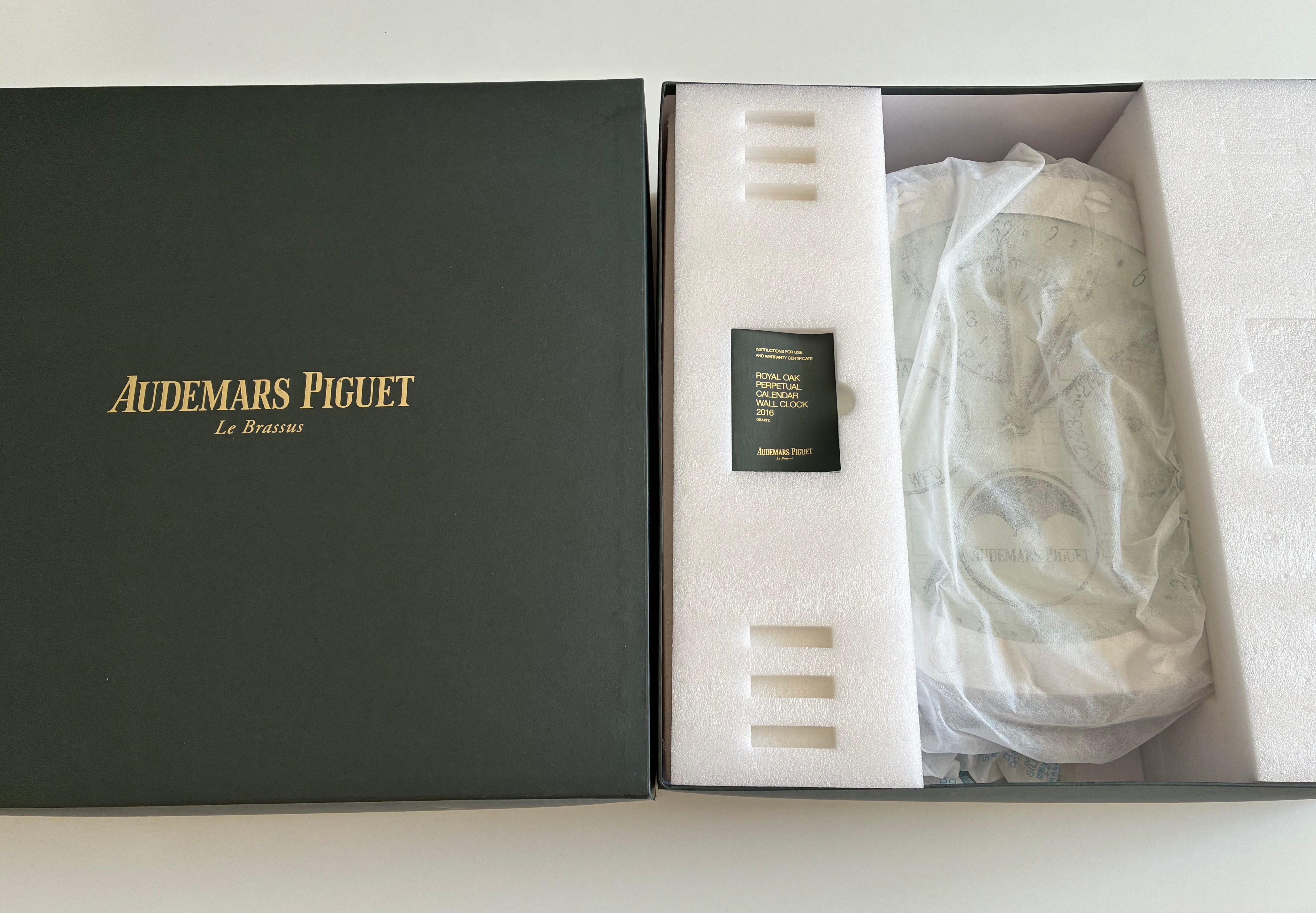 Audemars Piguet Wanduhr Calendar - neu full set (2016)