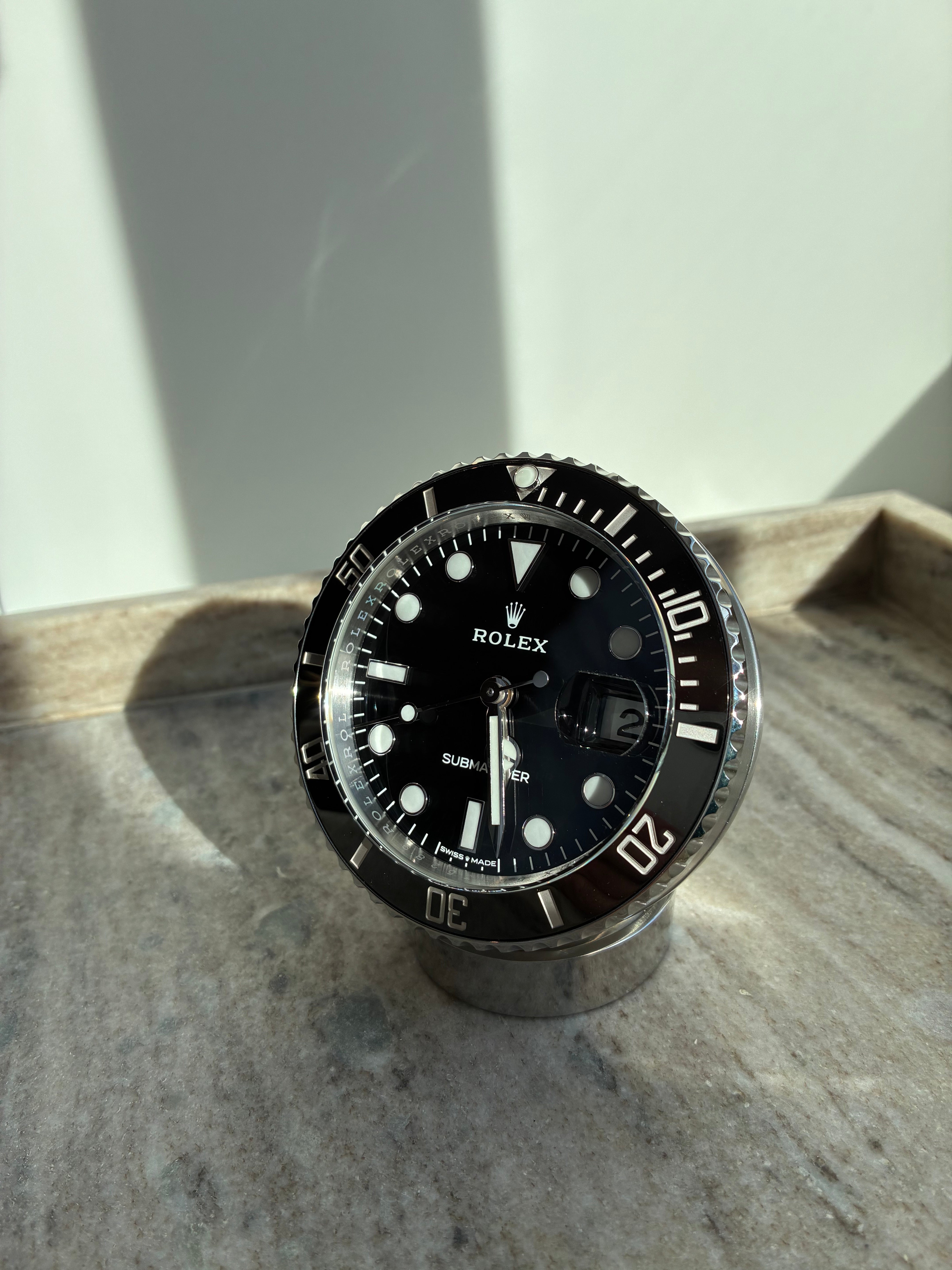 Submariner Date Tischuhr mit säkularem Kalender / neu (08/2026)