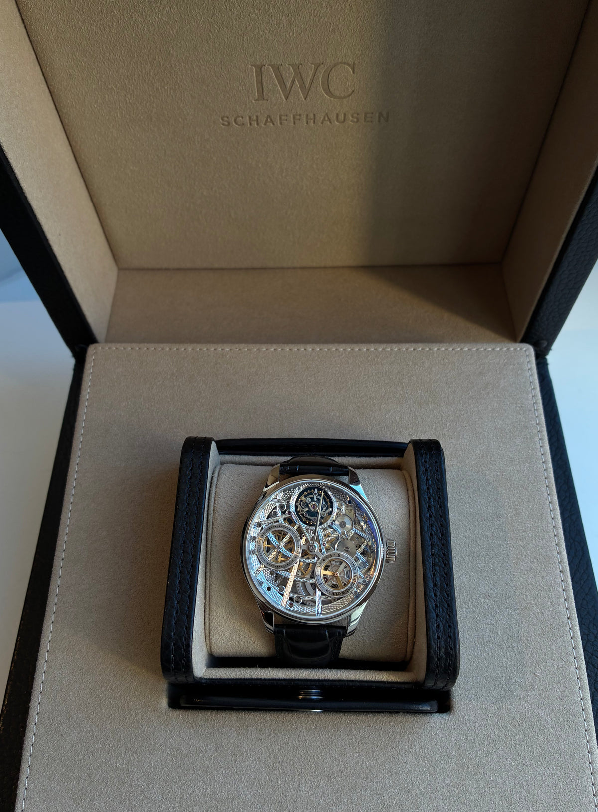 Portuguese Tourbillon Mystère Squelette Full Set / like new / IWC-Service 22 / Lmt. Edt. Nr.1/50 - Juwelier Spliedt