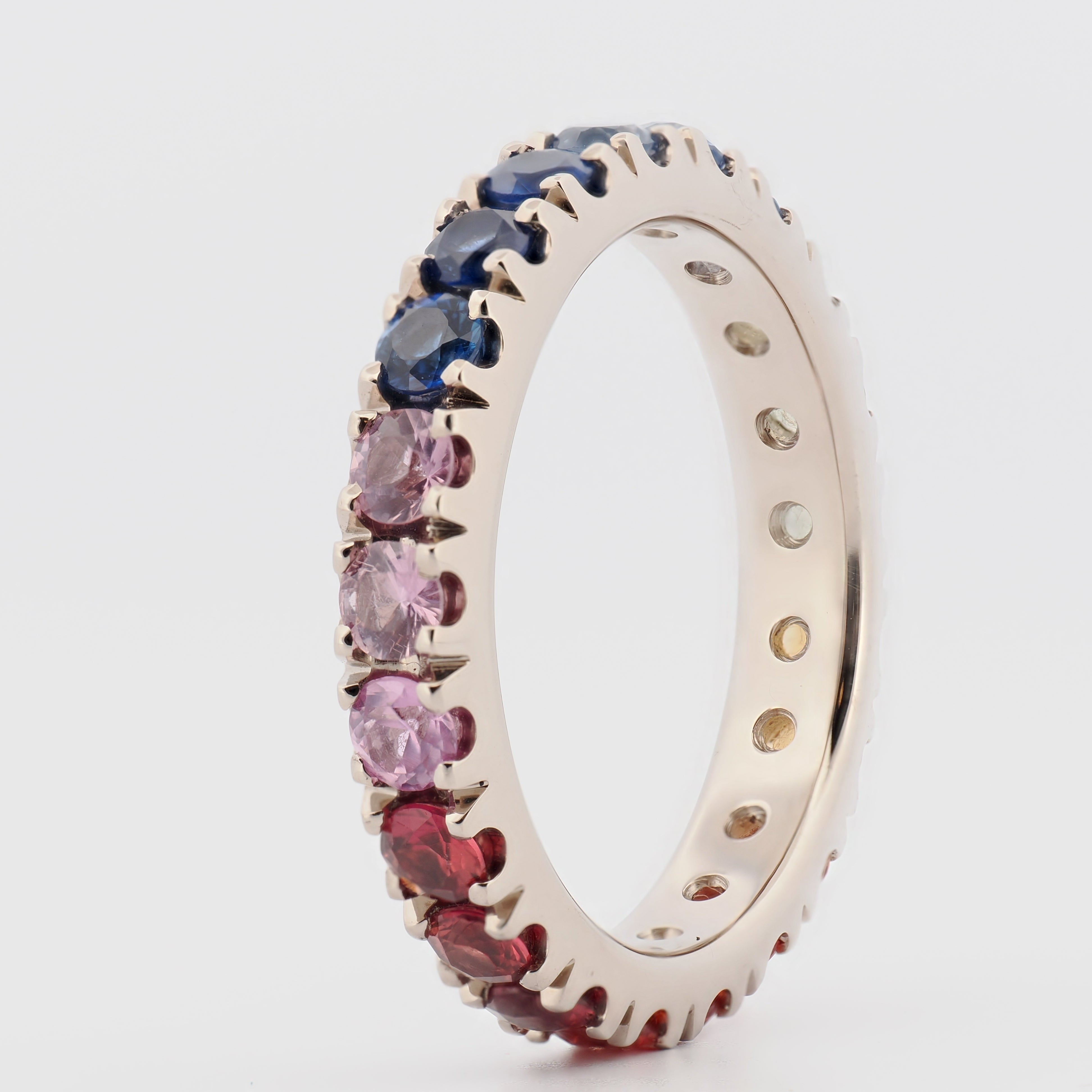 Memoire Ring "Chakra" in Weißgold mit bunten Saphiren