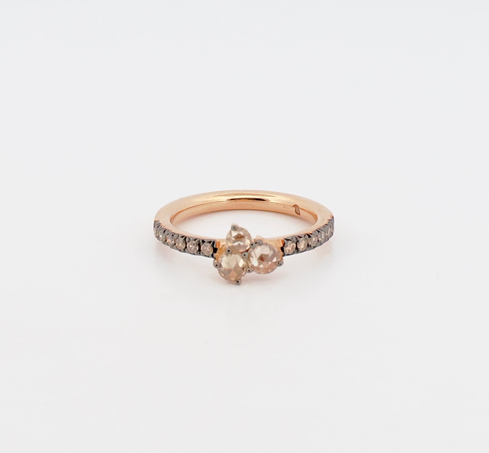 Ring Roségold mit drei braunen Diamanten im Rosenschliff