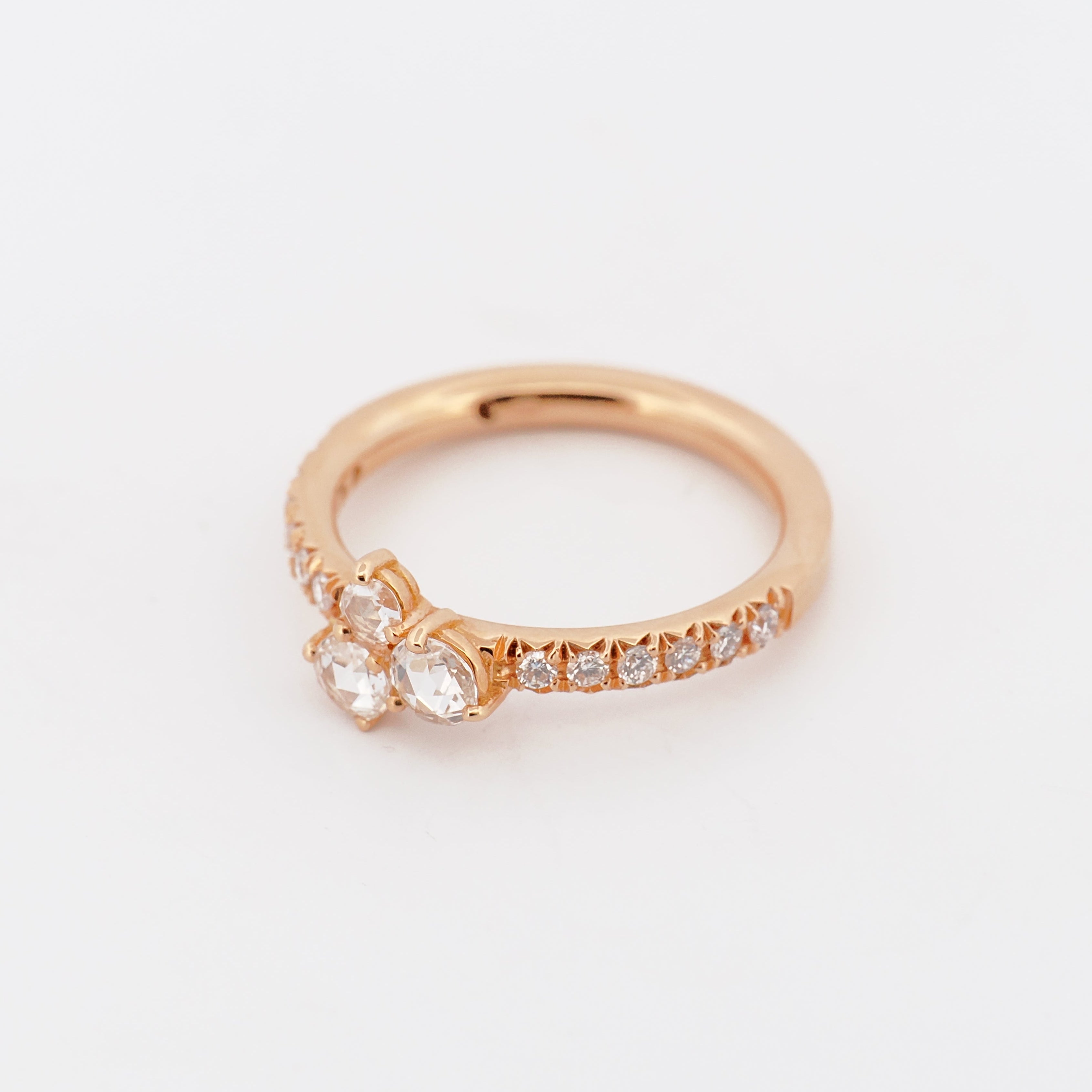 Ring Roségold mit drei Diamanten im Rosenschliff