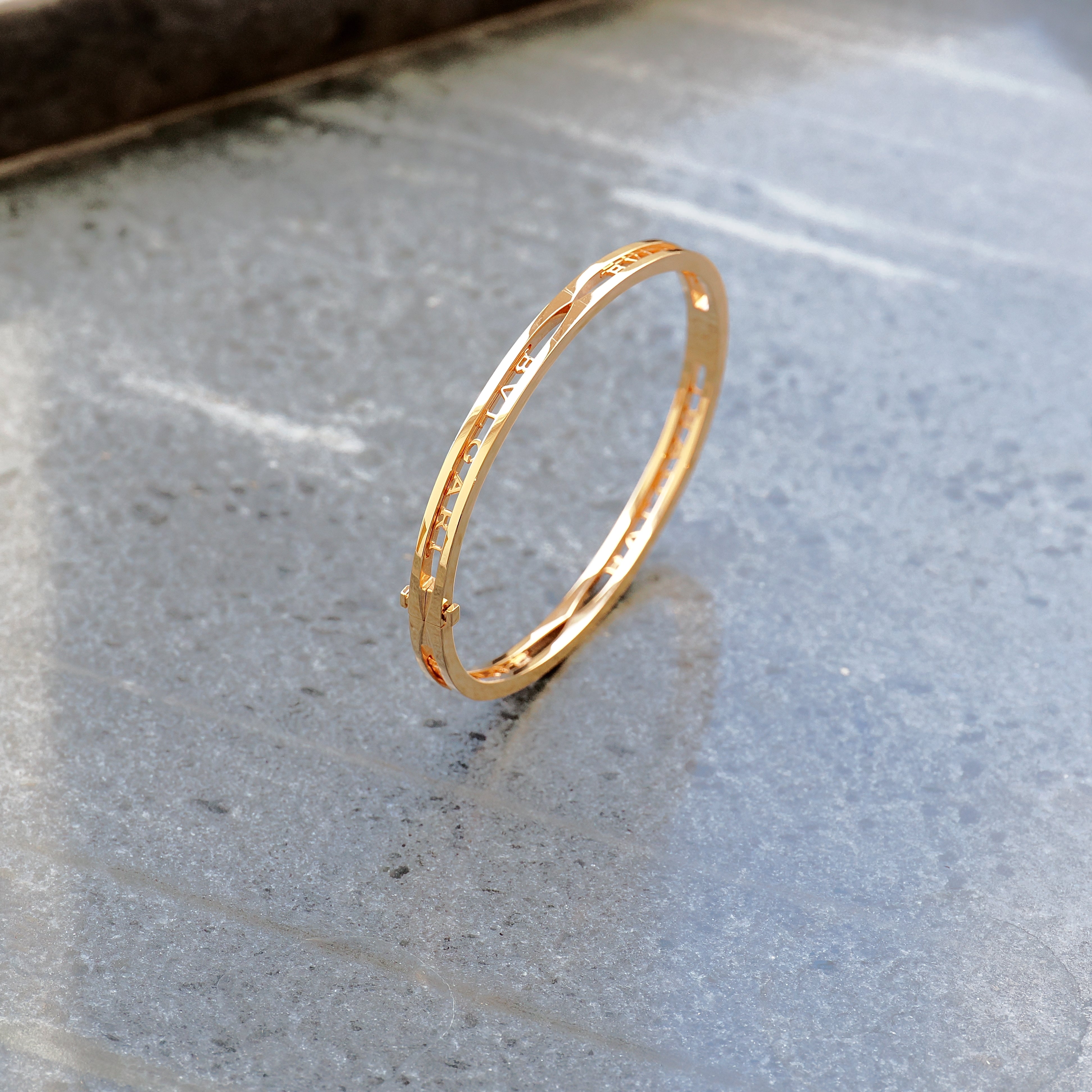 B.zero1 Armreif Roségold mit Bulgari Logo / S-M