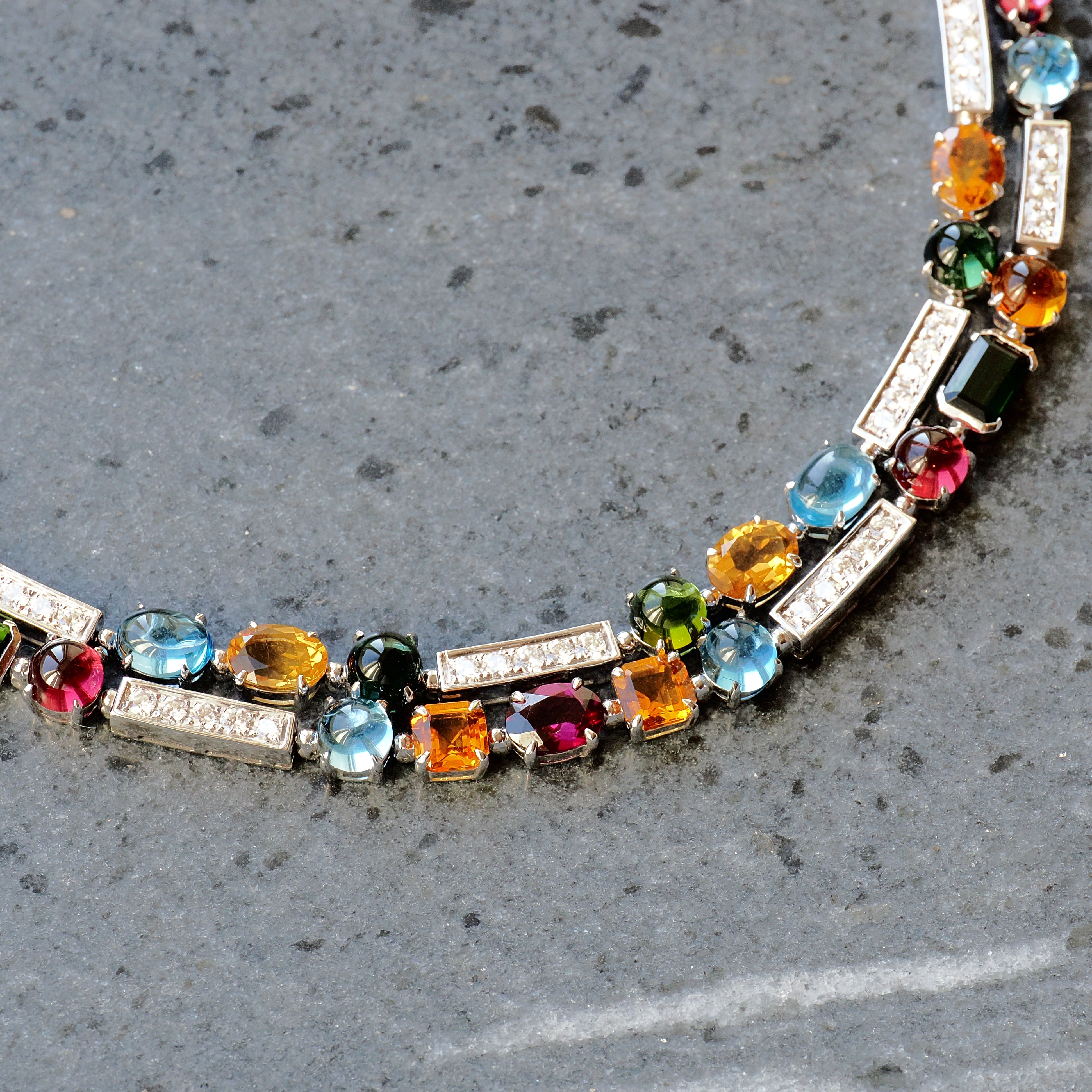 Collier Weißgold mit Farbsteinen und Brillanten