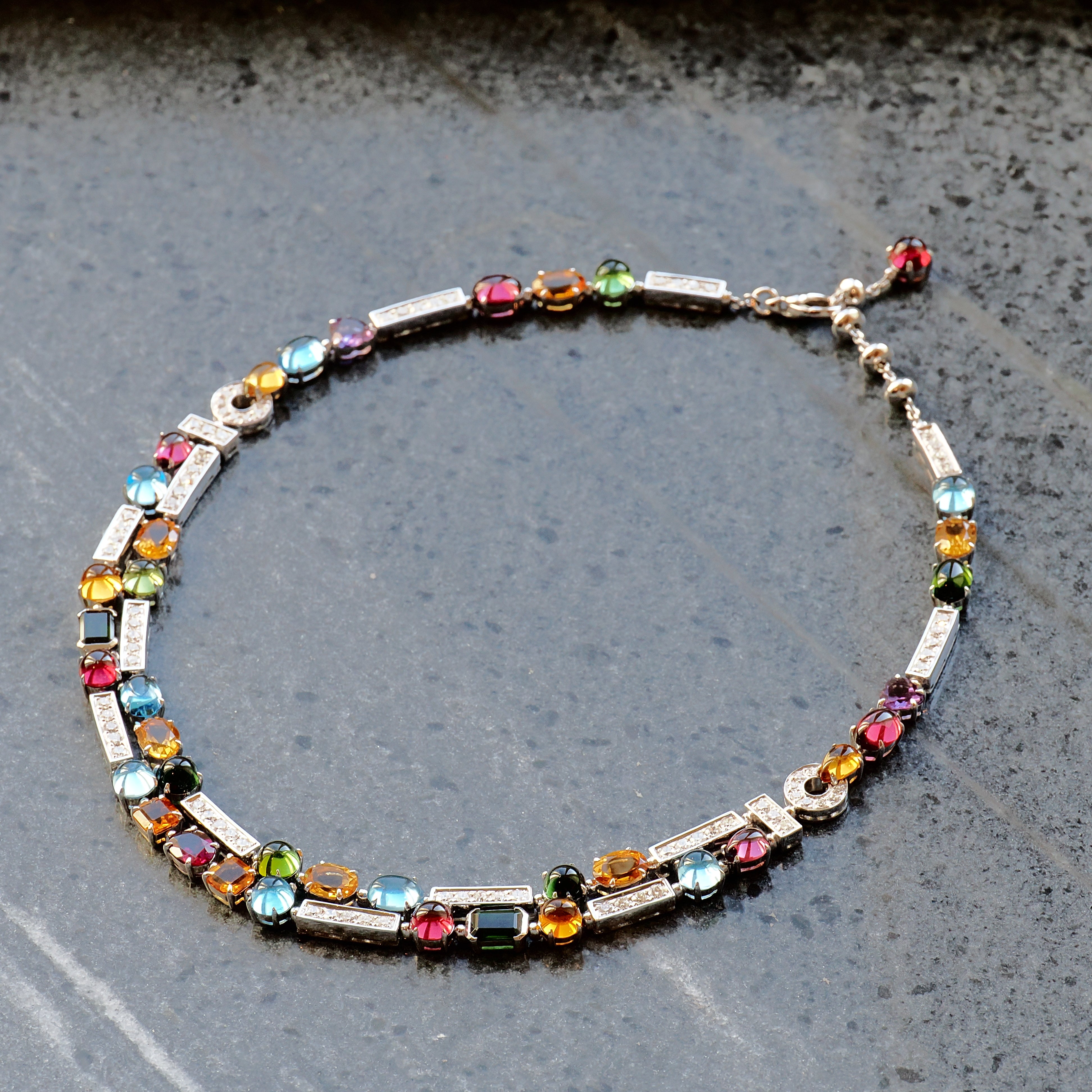 Collier Weißgold mit Farbsteinen und Brillanten
