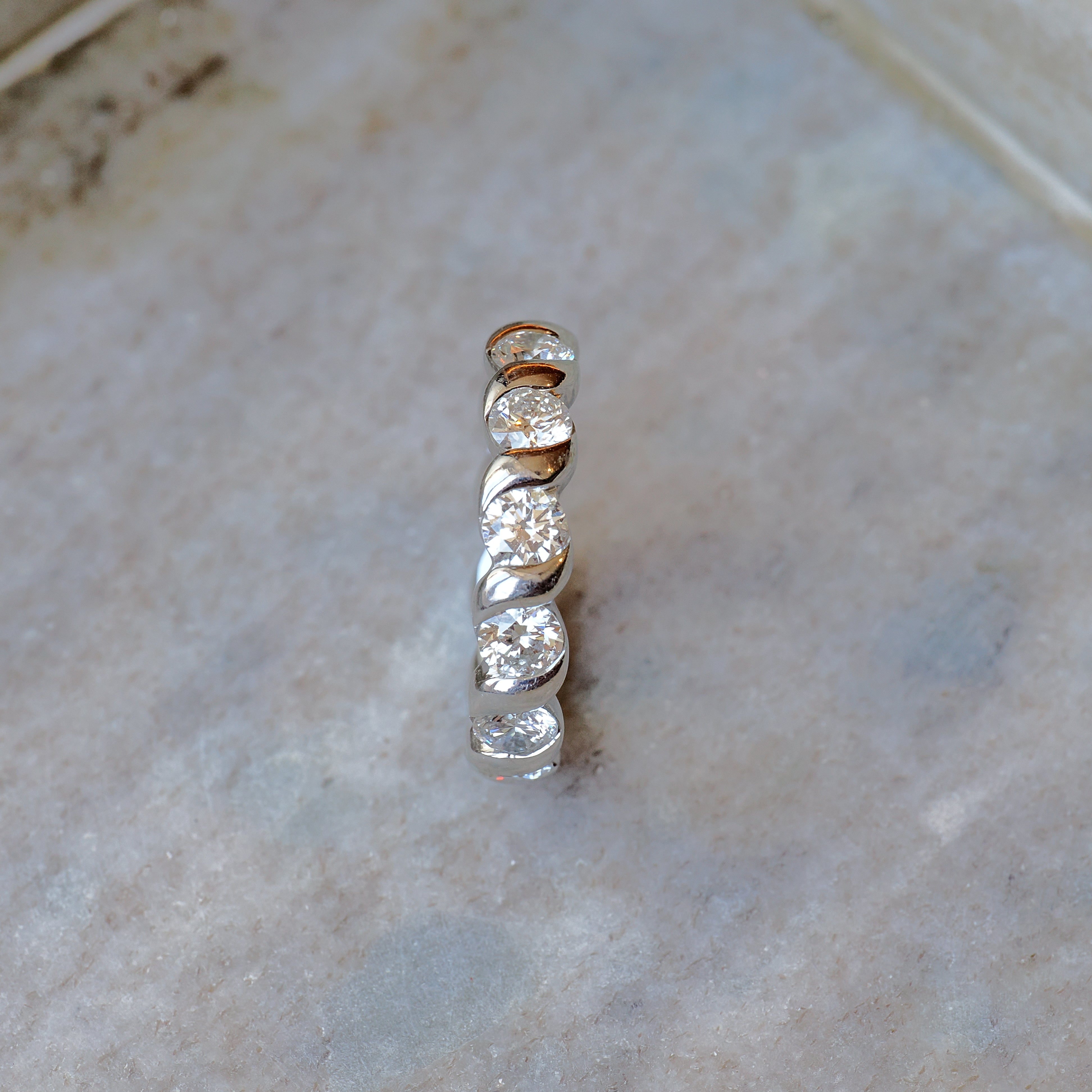 Meister Memoire Ring aus Platin mit Diamanten